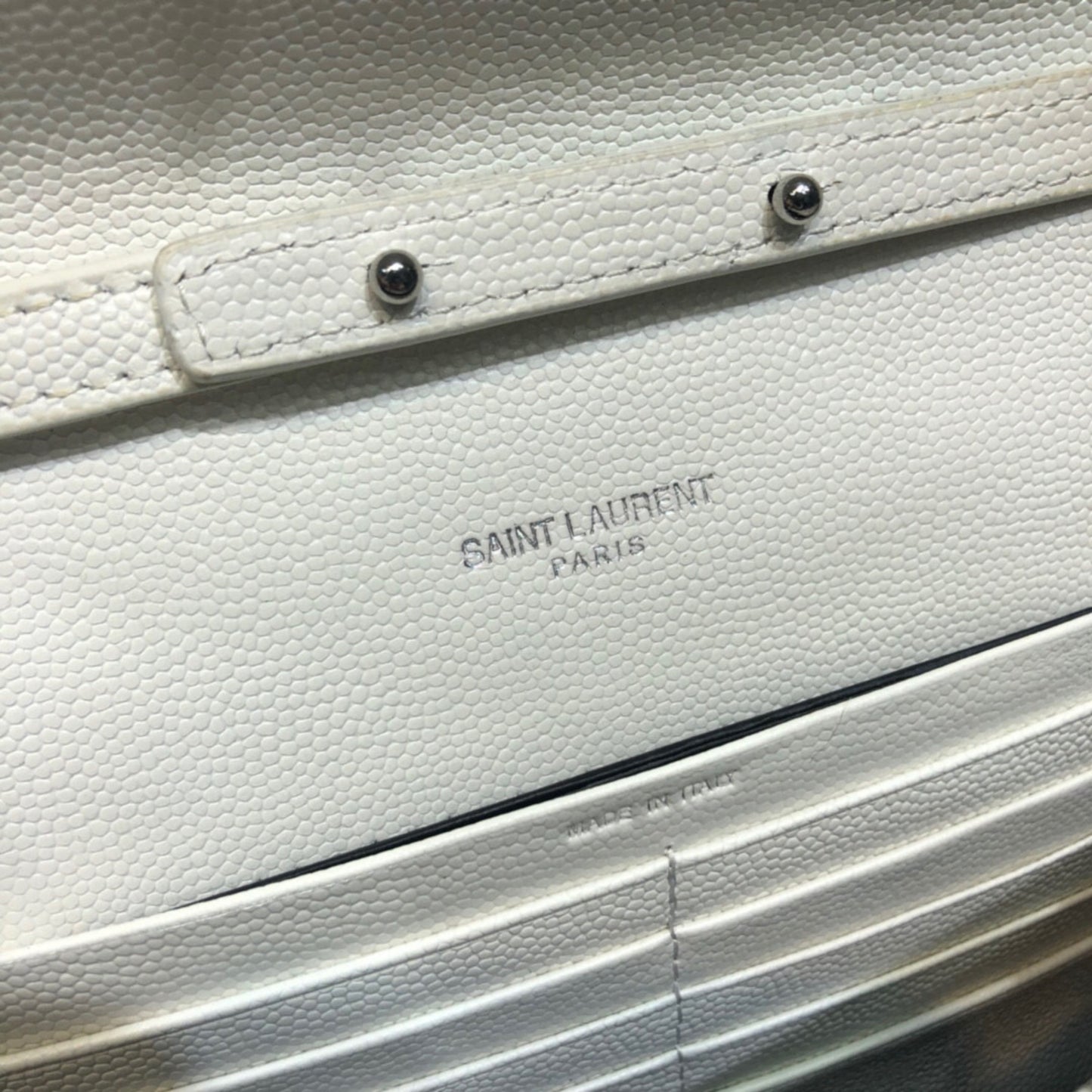 Bolsa YSL Monograma Pequena Branca com logo Prata