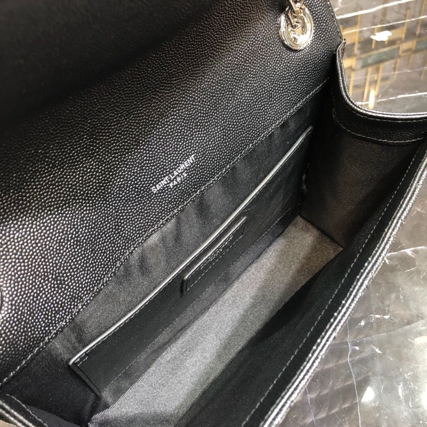 Bolsa YSL tiracolo Envelope Média Preta 24cm