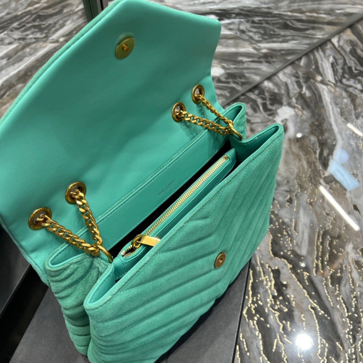 Bolsa YSL Tiracollo LouLou Verde com dourado