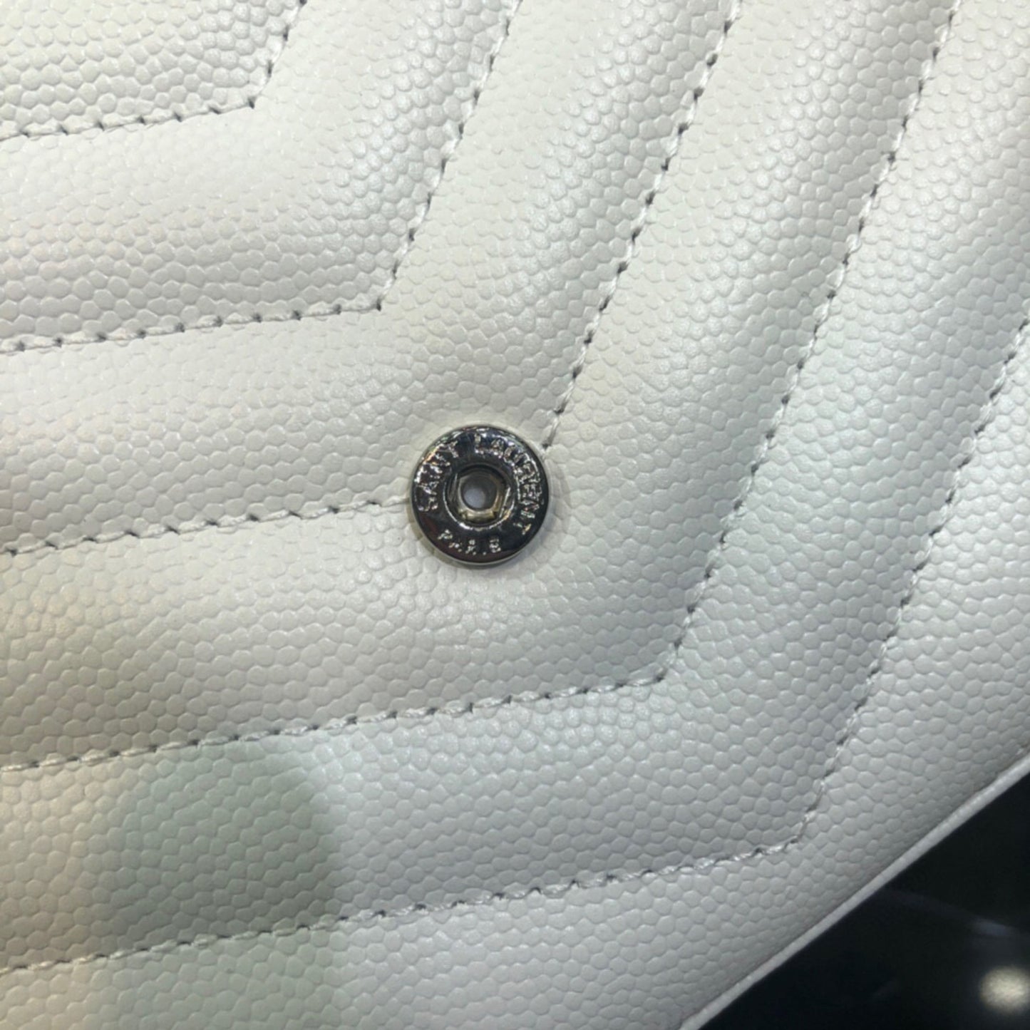 Bolsa YSL Monograma Pequena Branca com logo Prata