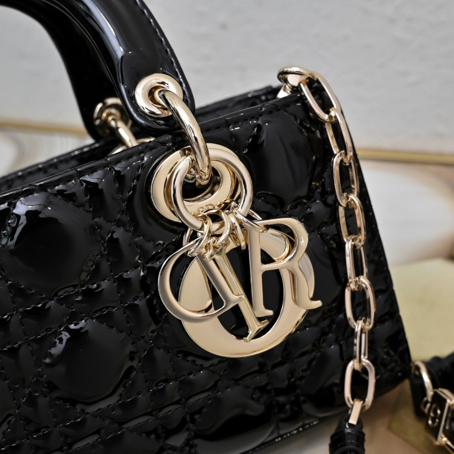 Bolsa Dio Lady Joy Pequena Verniz Preto 22cm