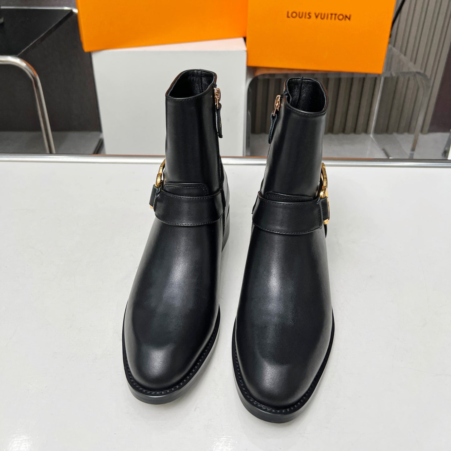 Bota LV Flat Westside Preta