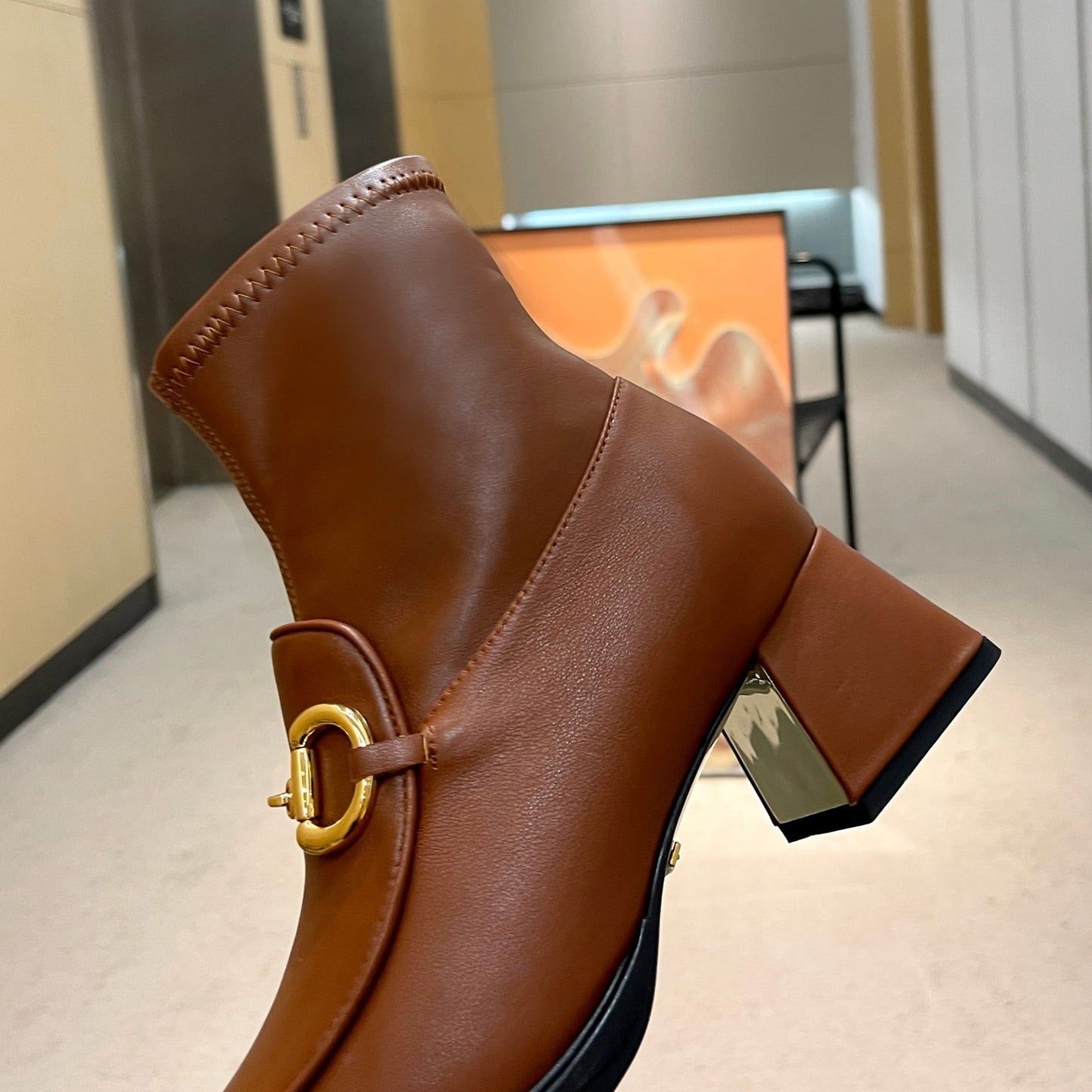 Bota GG com detalhe horsebit e salto 55mm Marrom