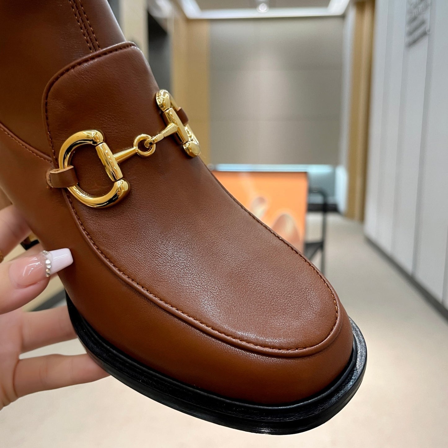 Bota GG com detalhe horsebit e salto 55mm Marrom