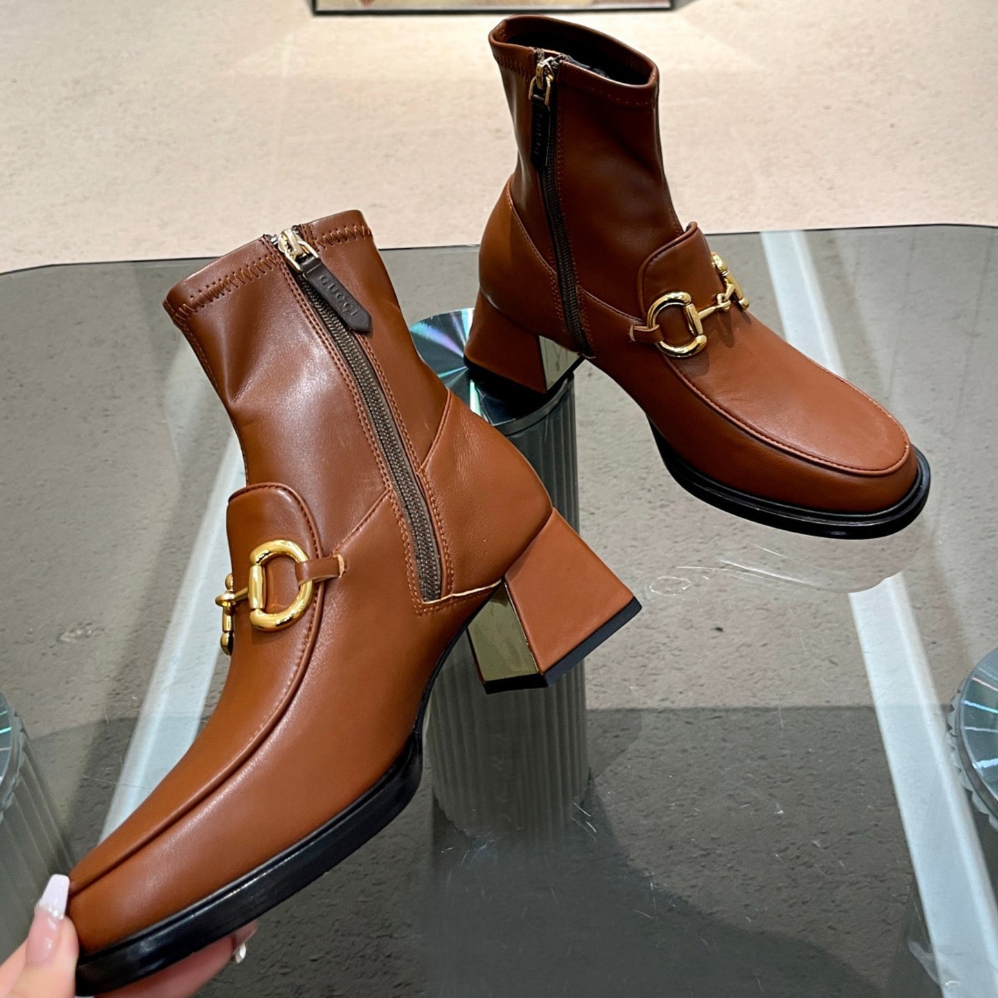Bota GG com detalhe horsebit e salto 55mm Marrom