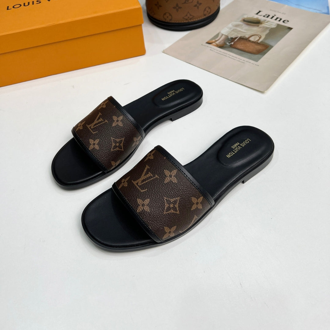 Chinelo LV Monogram Marrom