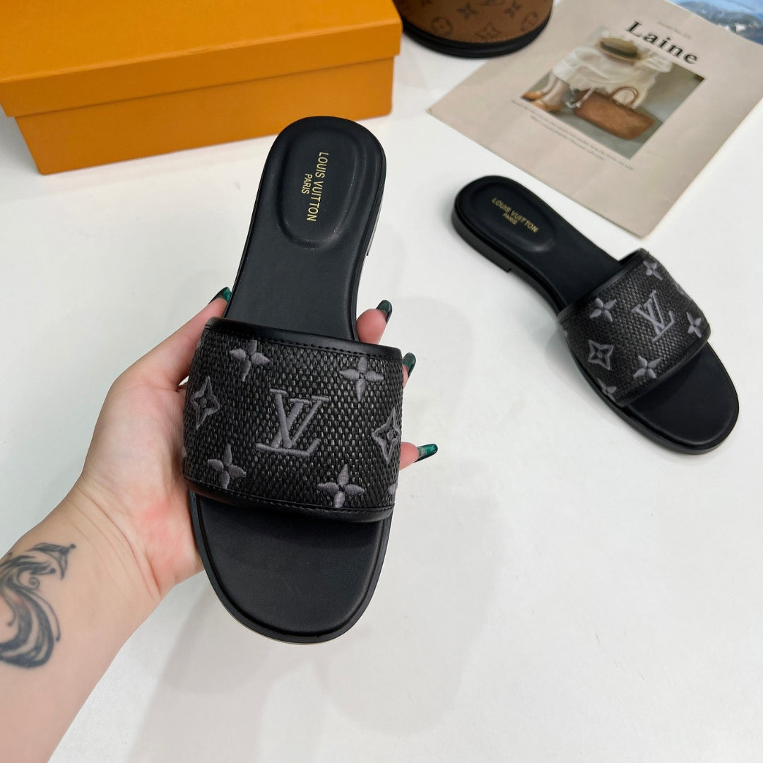 Chinelo LV Monogram Cinza