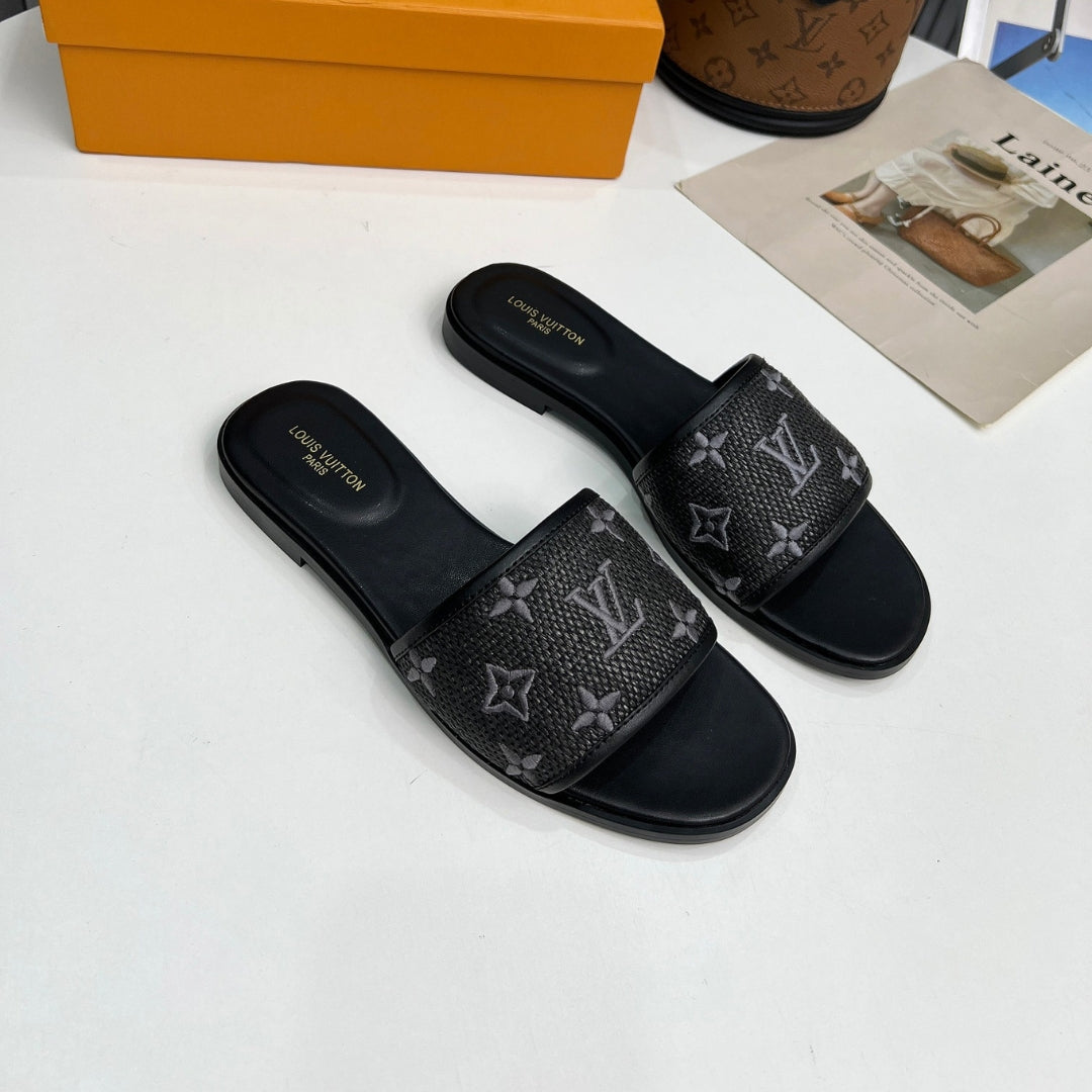 Chinelo LV Monogram Cinza