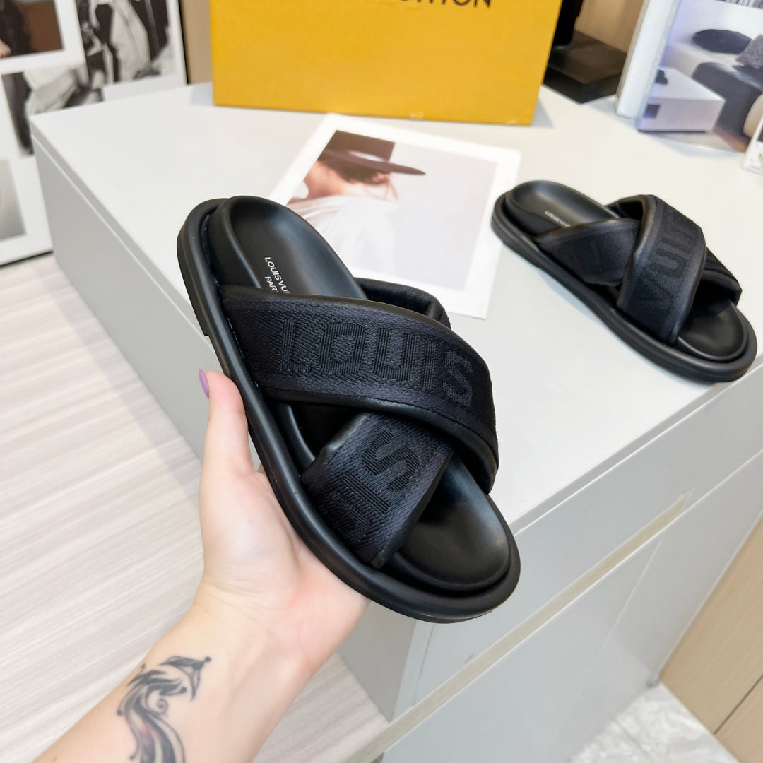 Chinelo LV Preto Couro Slide