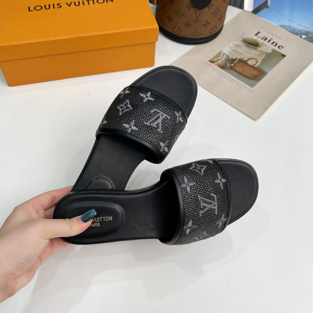 Chinelo LV Monogram Cinza
