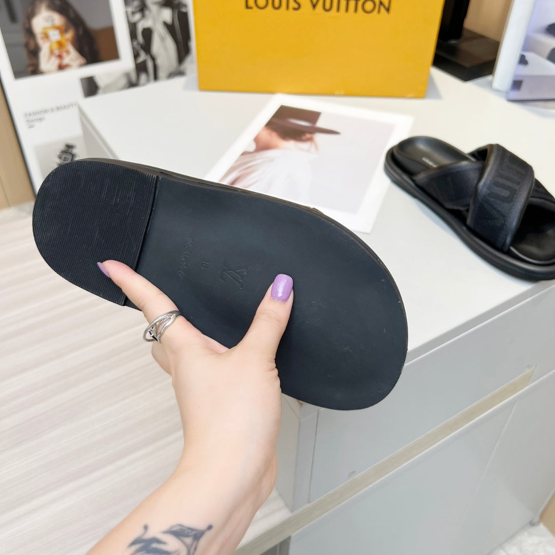 Chinelo LV Preto Couro Slide