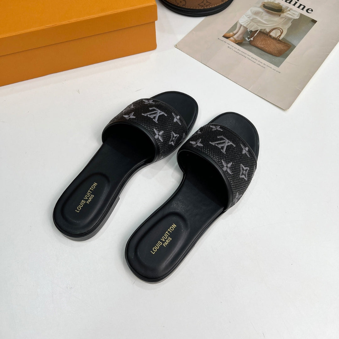 Chinelo LV Monogram Cinza