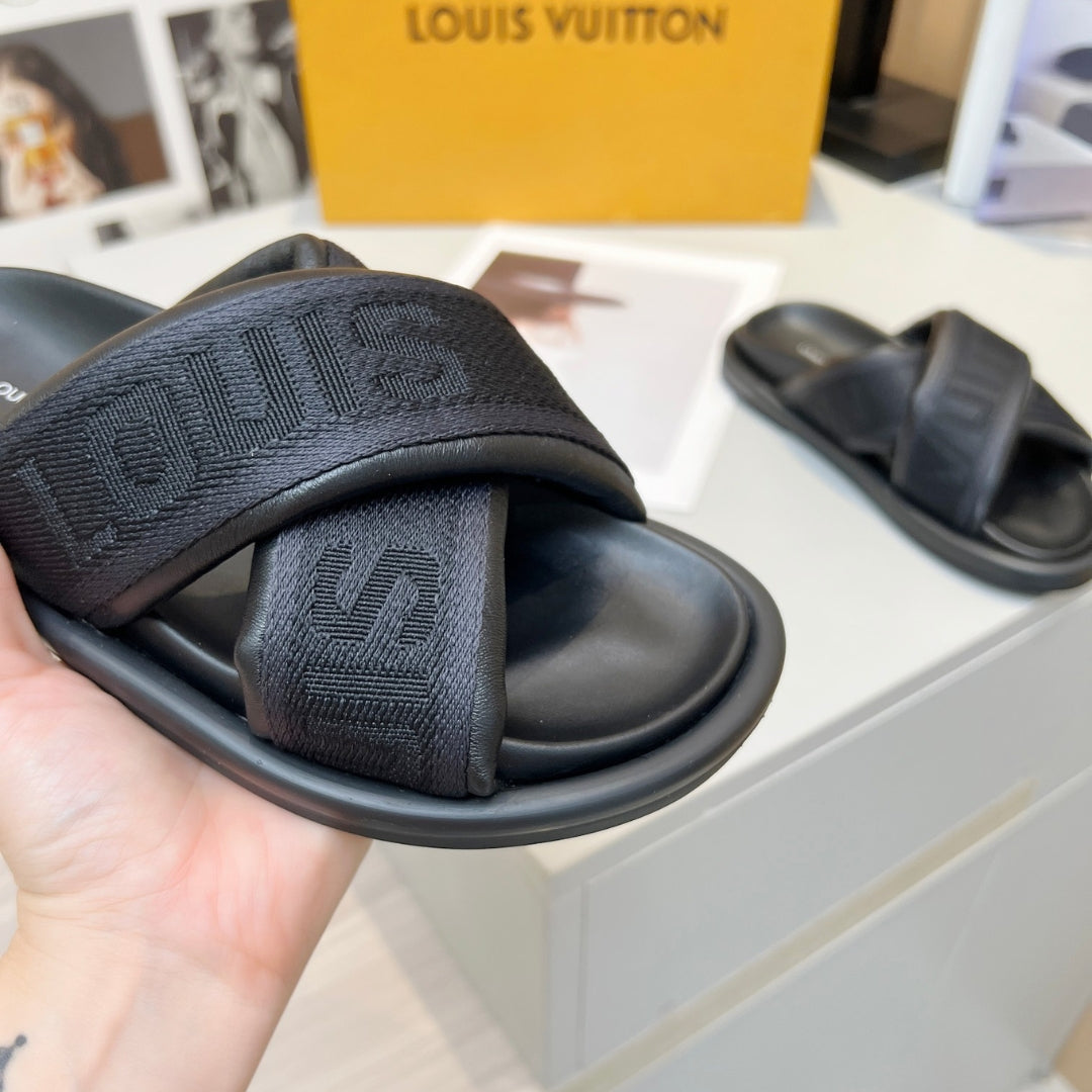 Chinelo LV Preto Couro Slide