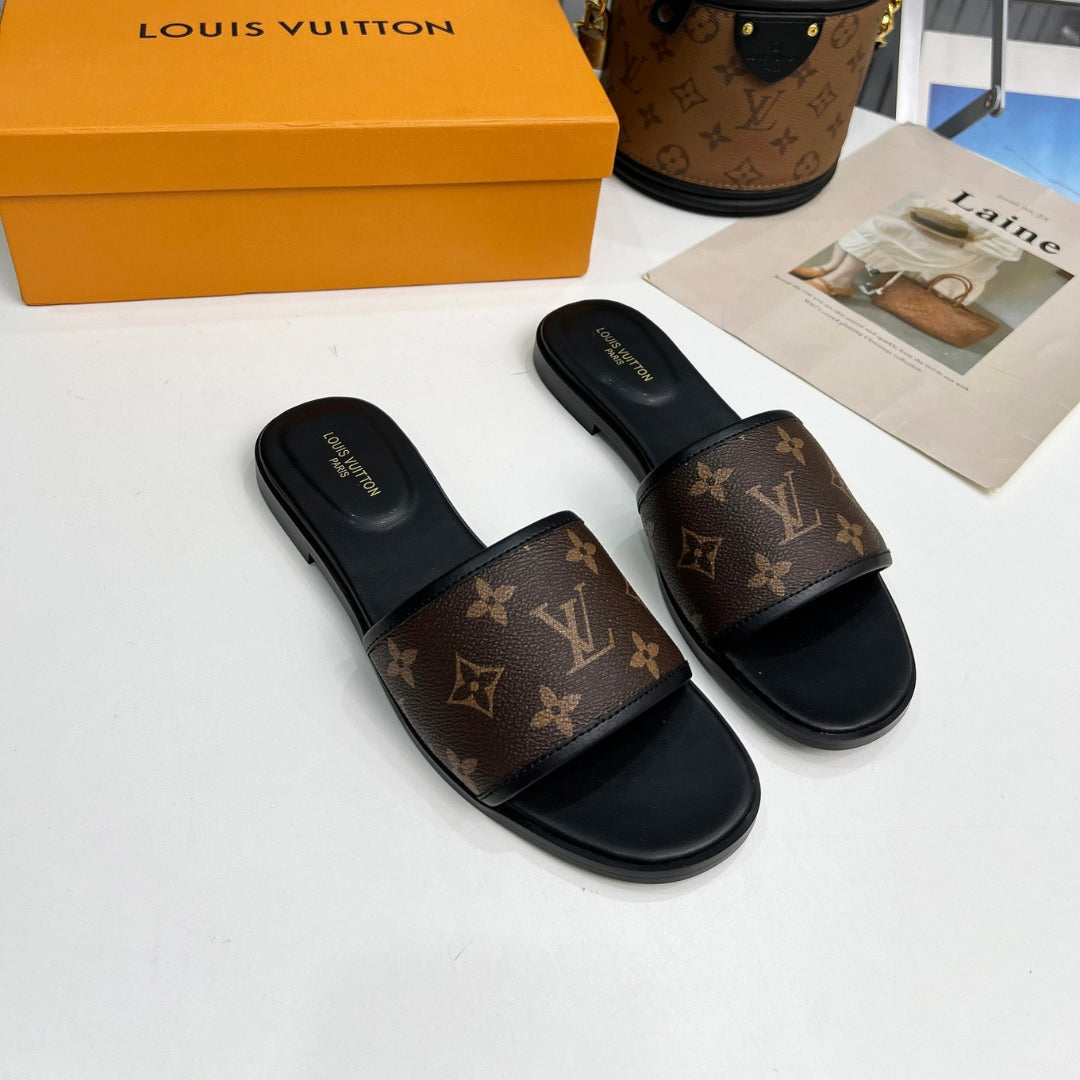 Chinelo LV Monogram Marrom