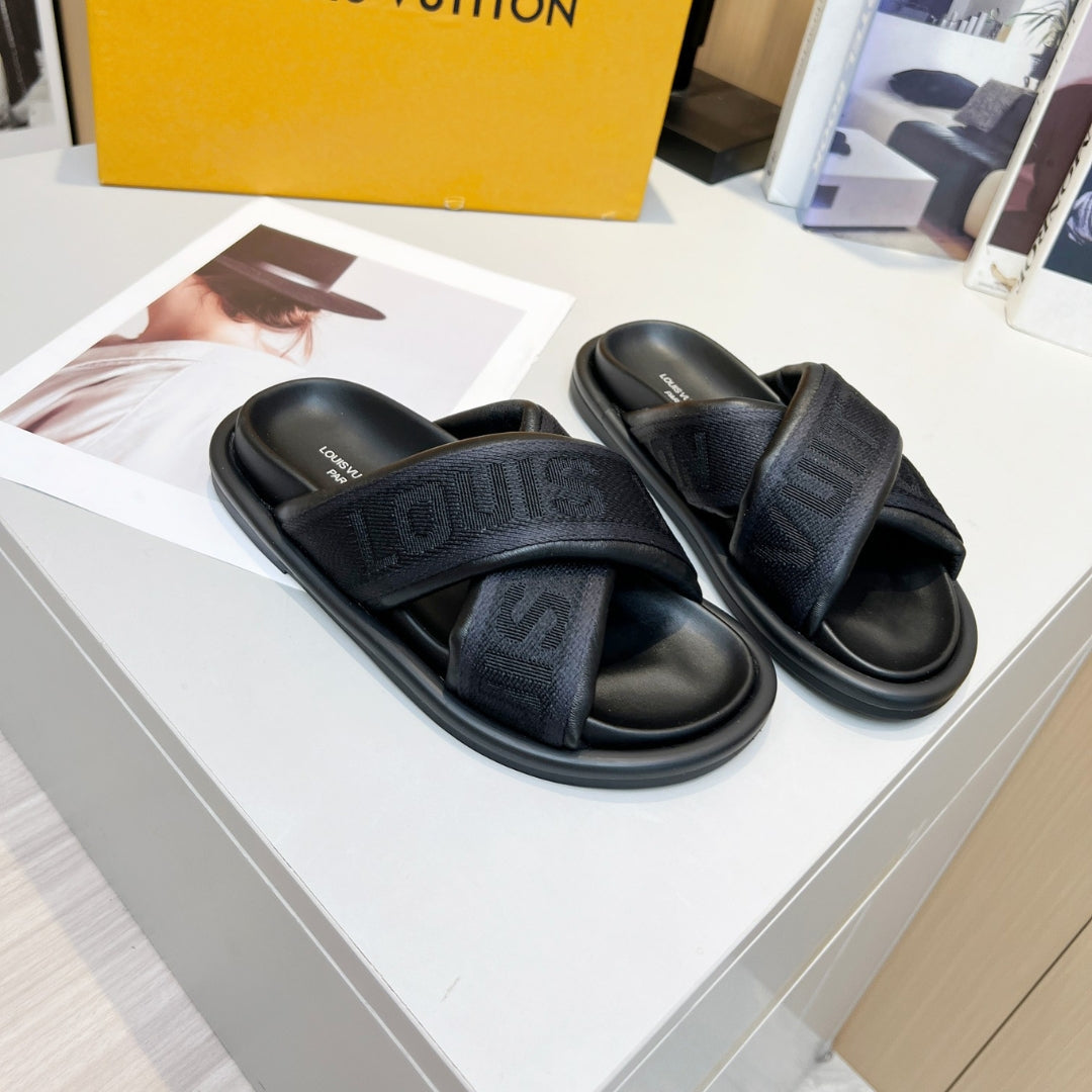Chinelo LV Preto Couro Slide