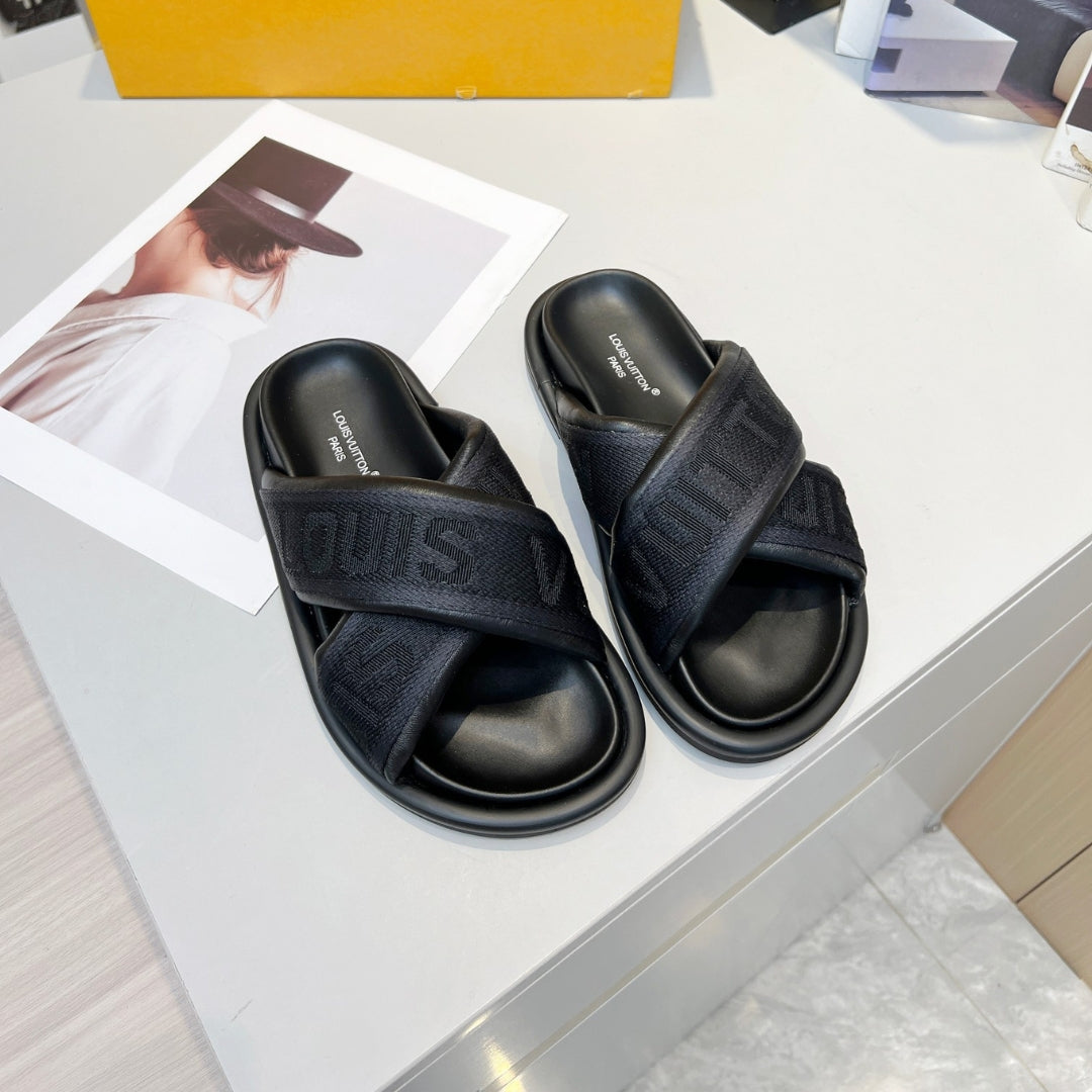 Chinelo LV Preto Couro Slide