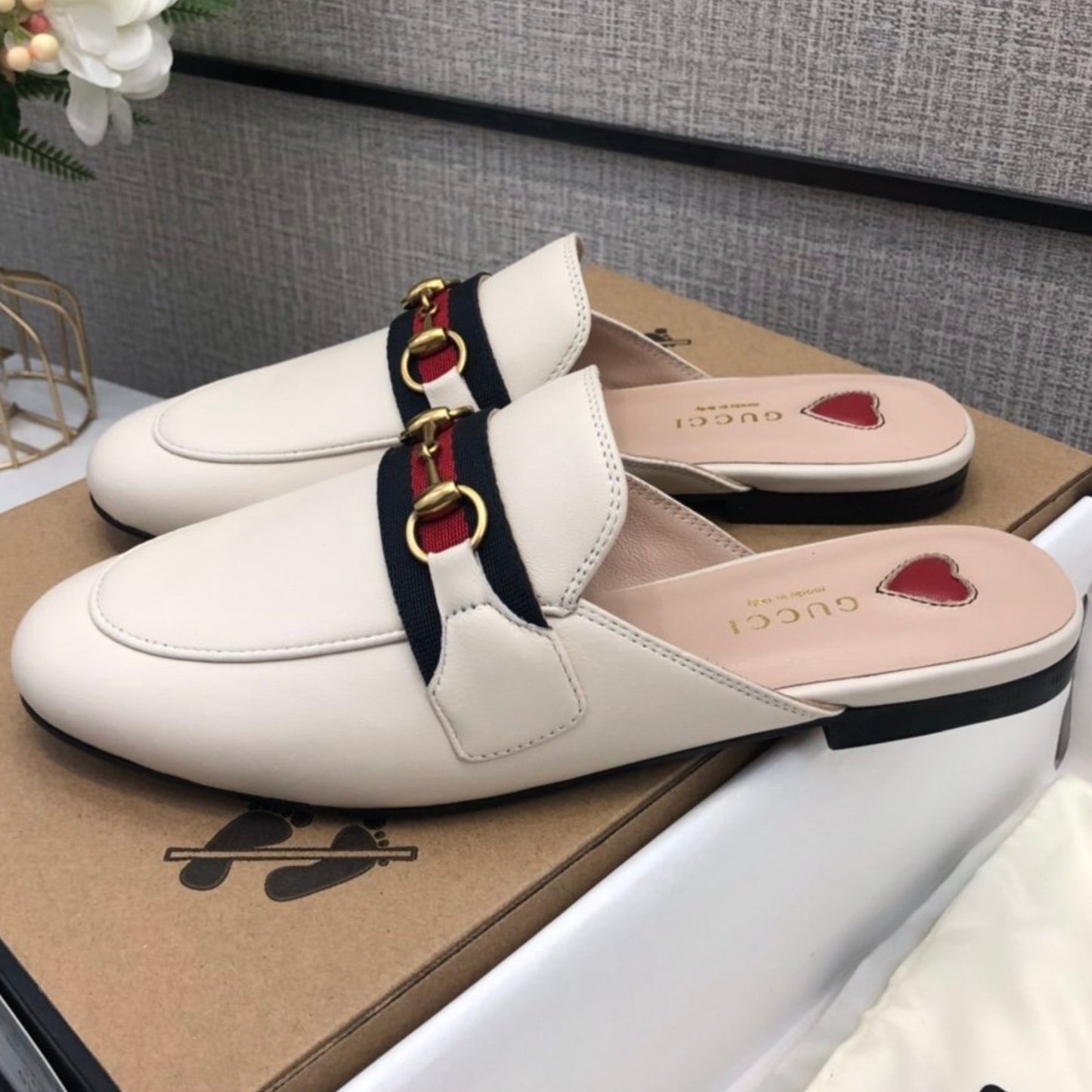 Mule GG Princetown de couro Off White com Faixa