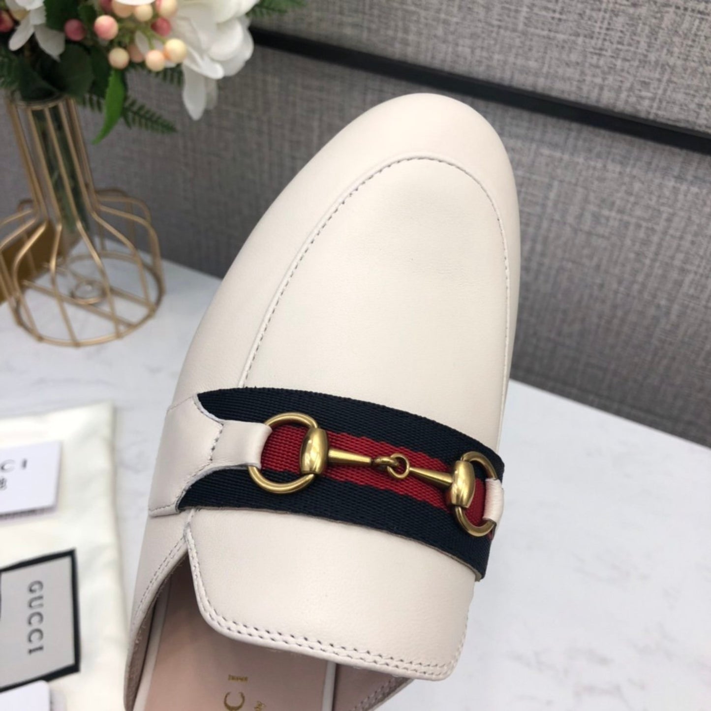 Mule GG Princetown de couro Off White com Faixa