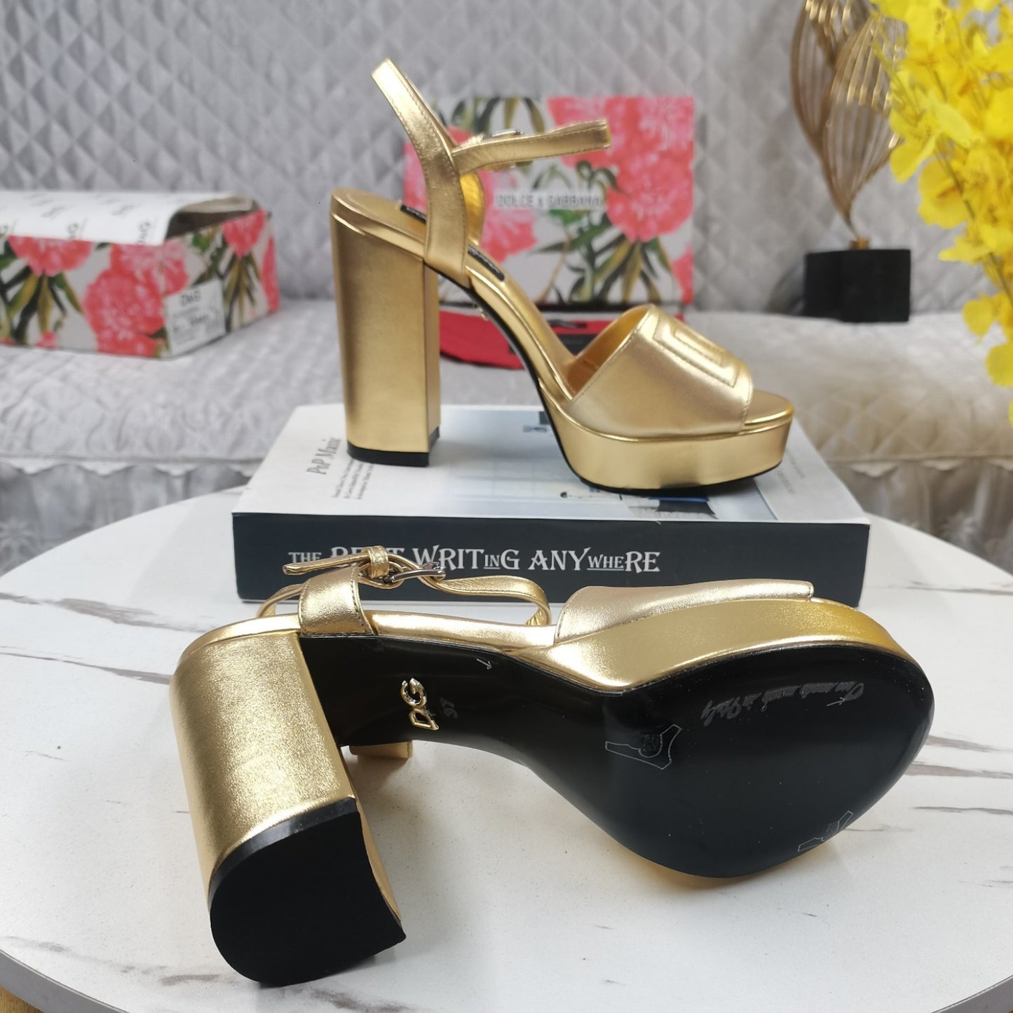 Sandalia DG Plataforma Dourado com Logo Salto 11,5cm