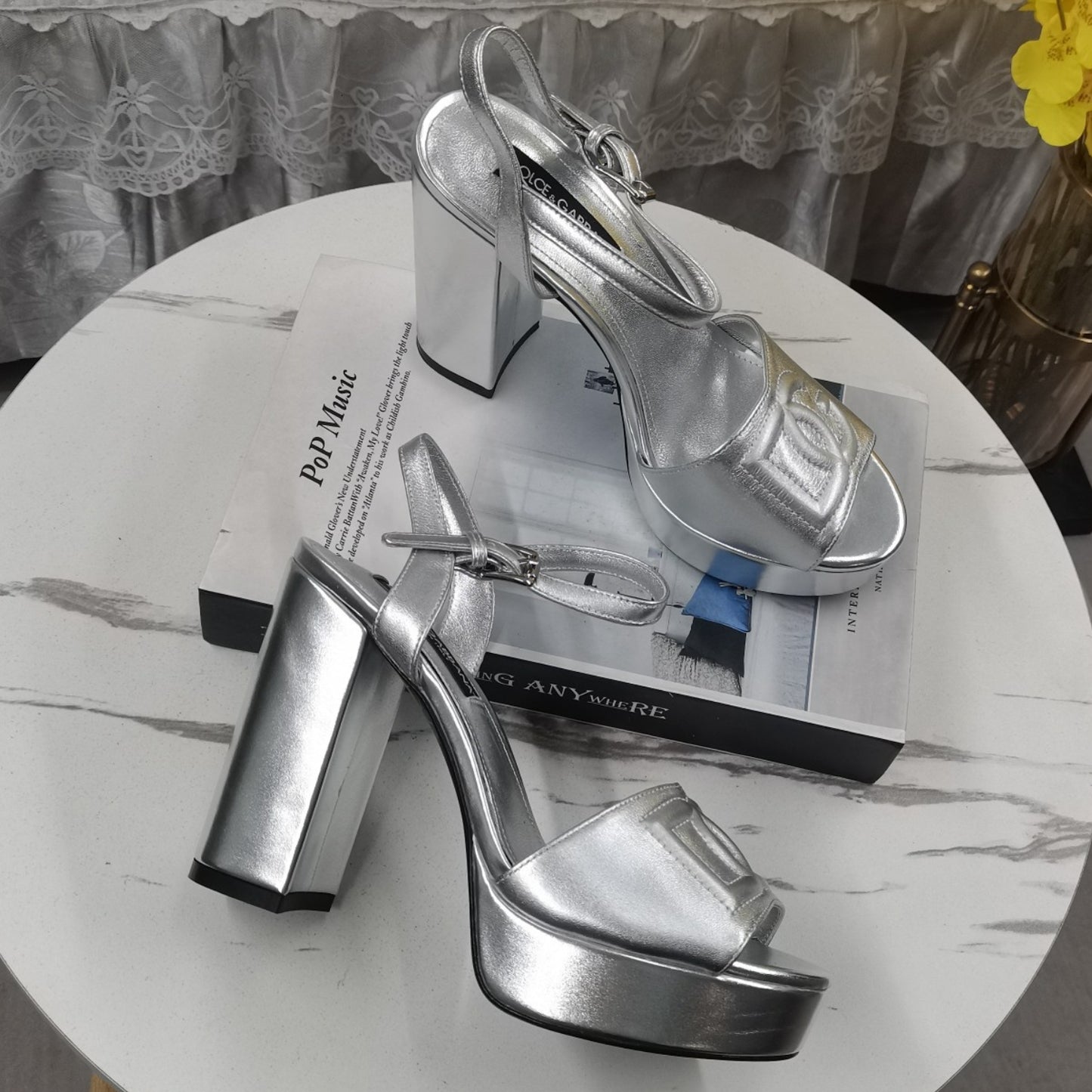Sandalia DG Plataforma Prateado com Logo Salto 11,5cm