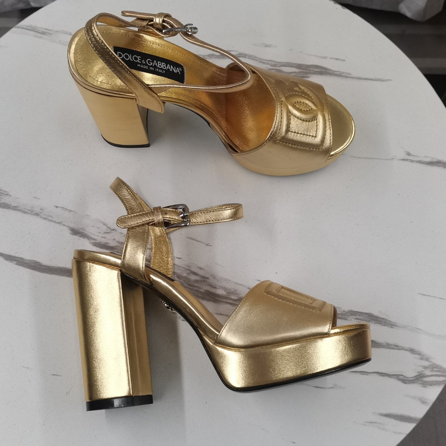 Sandalia DG Plataforma Dourado com Logo Salto 11,5cm