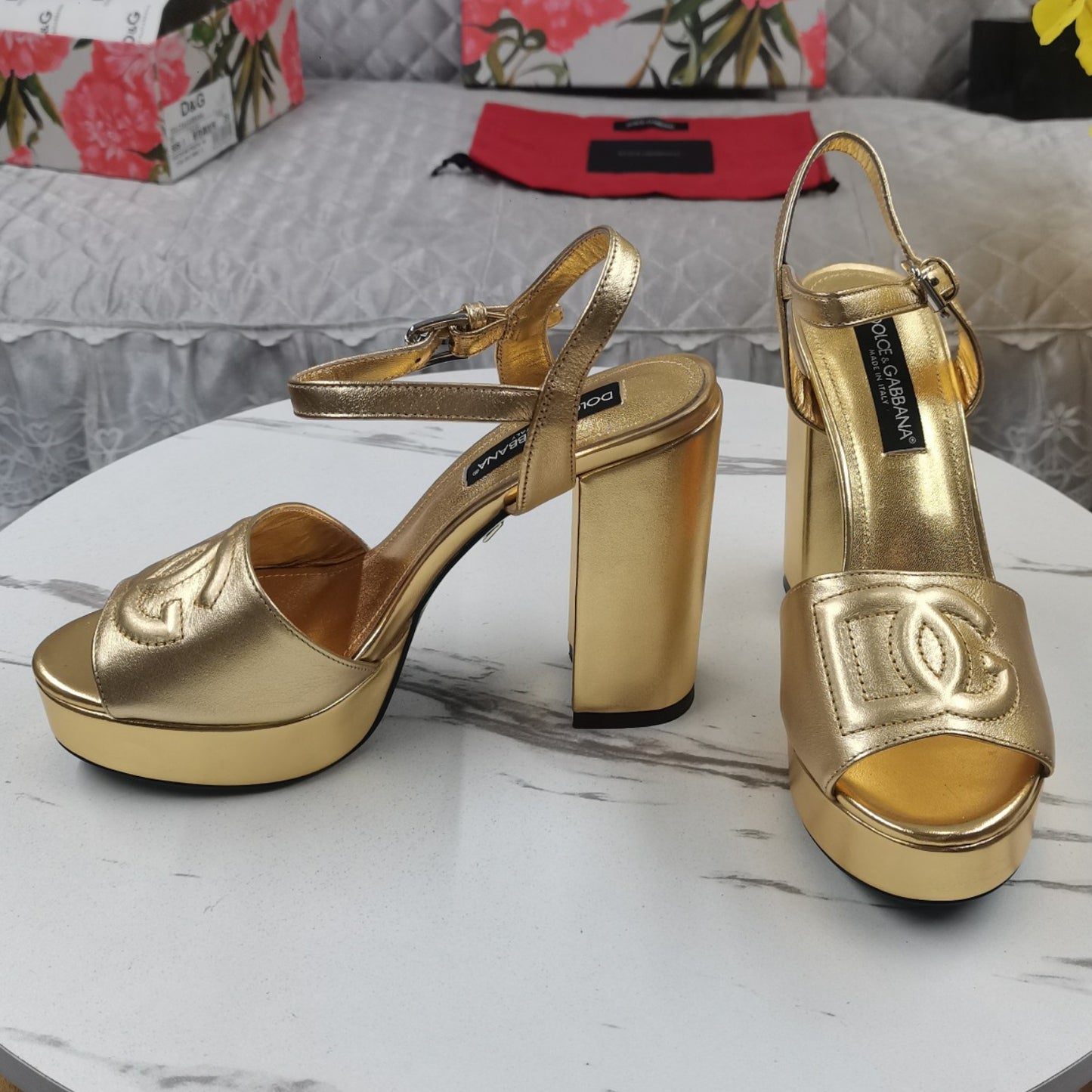 Sandalia DG Plataforma Dourado com Logo Salto 11,5cm
