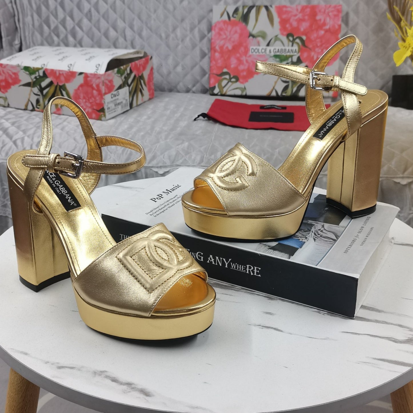 Sandalia DG Plataforma Dourado com Logo Salto 11,5cm