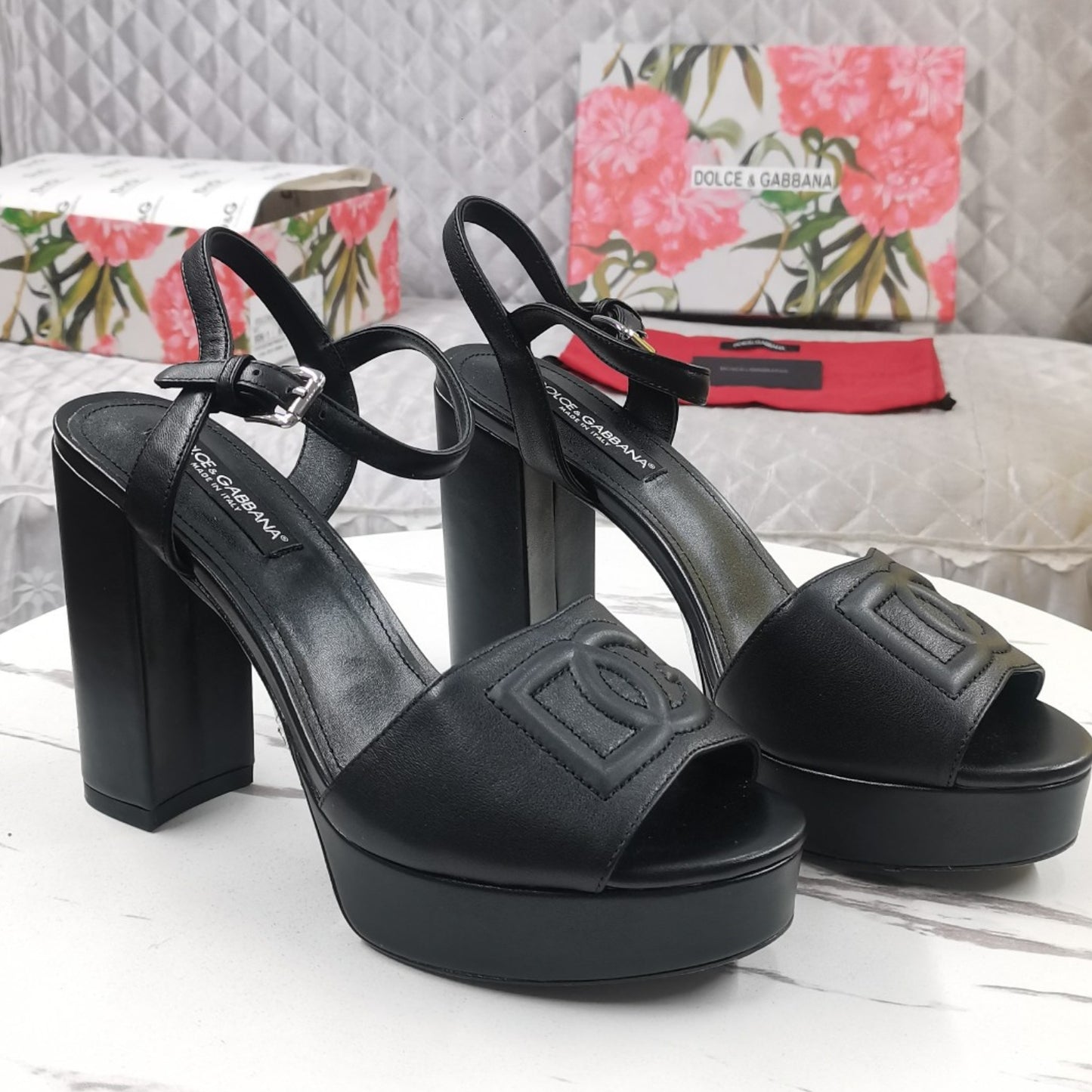 Sandalia DG Plataforma Preto com Logo Salto 11,5cm