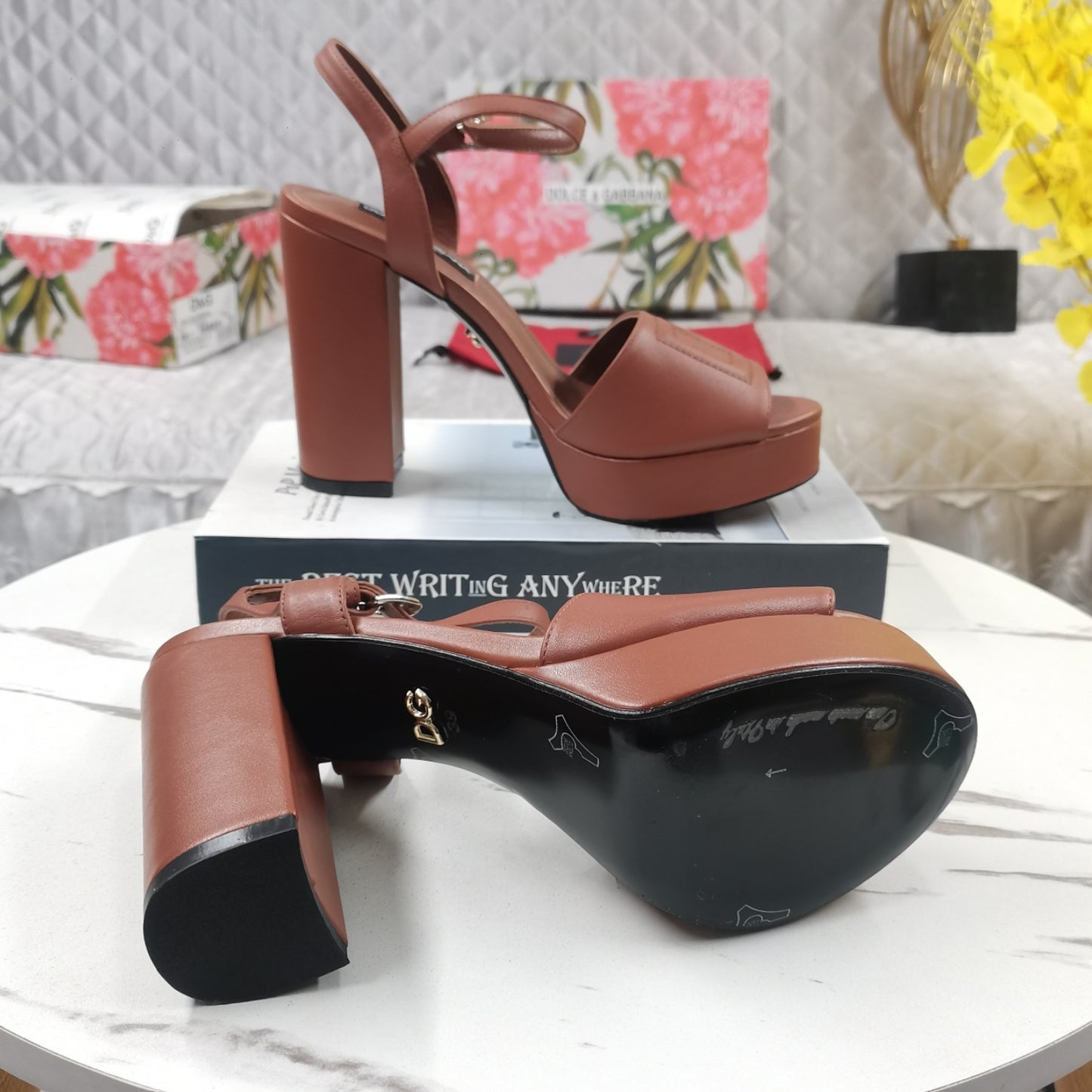 Sandalia DG Plataforma marrom com Logo Salto 11,5cm
