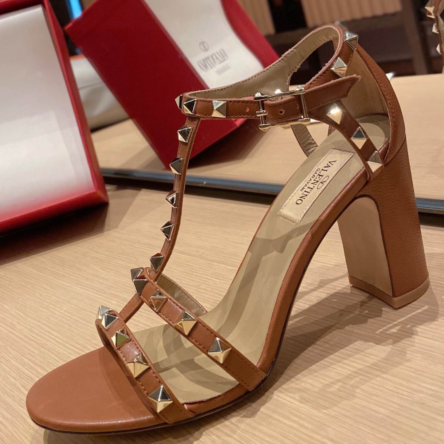 Sandália VLT Marrom Couro com detalhes Salto 8,5cm
