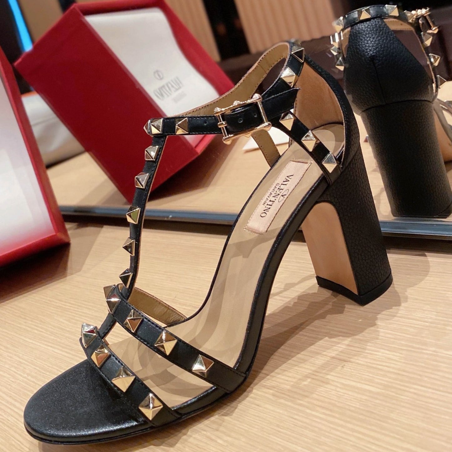 Sandália VLT Preto Couro com detalhes Salto 8,5cm
