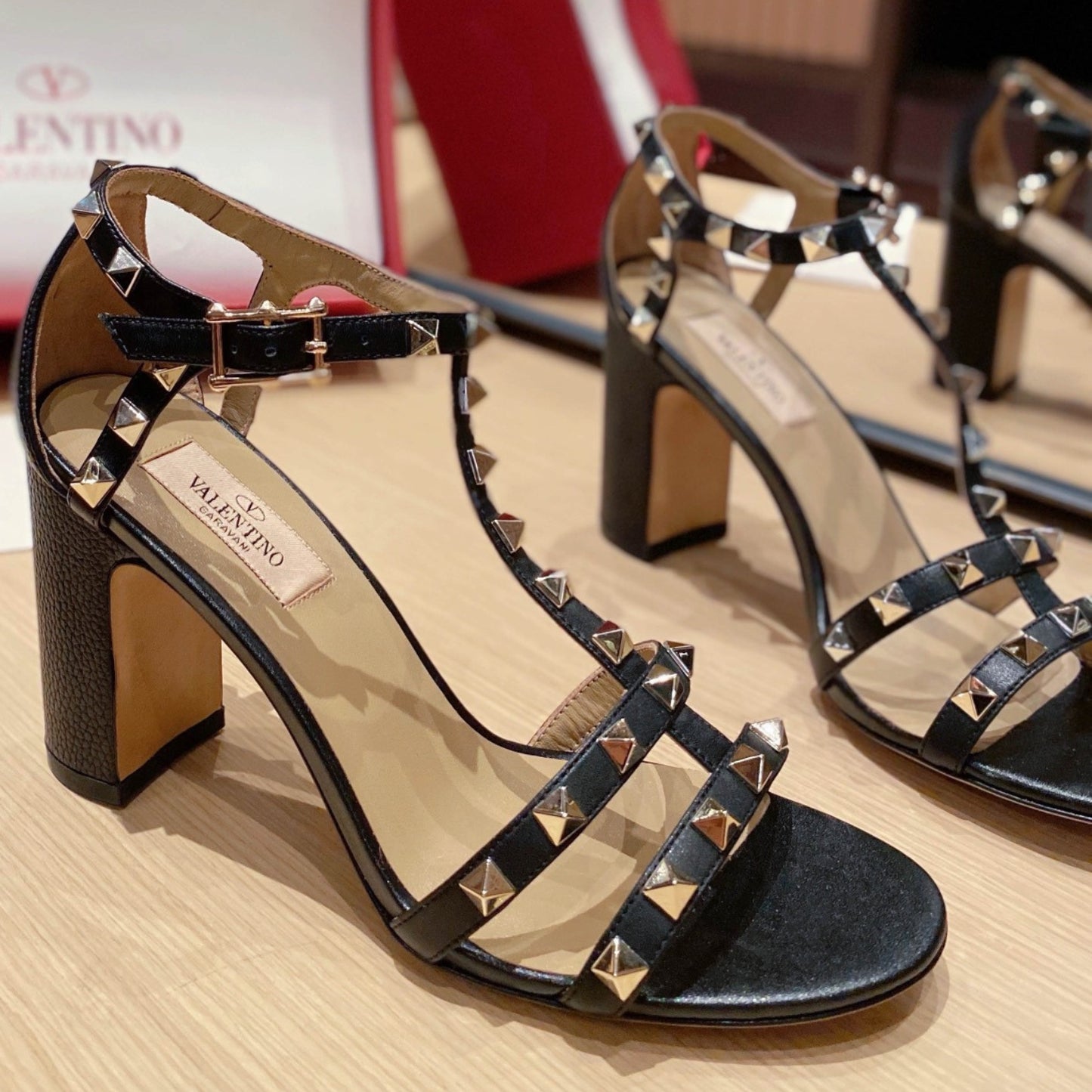 Sandália VLT Preto Couro com detalhes Salto 8,5cm