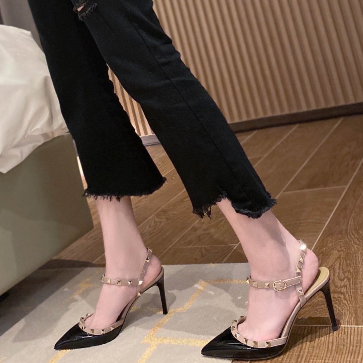 Scarpin VLT Preto Couro com detalhes Salto 9cm