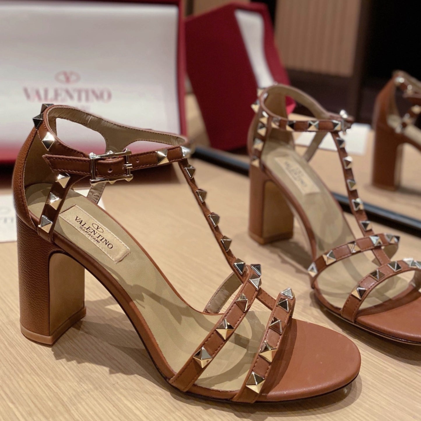 Sandália VLT Marrom Couro com detalhes Salto 8,5cm