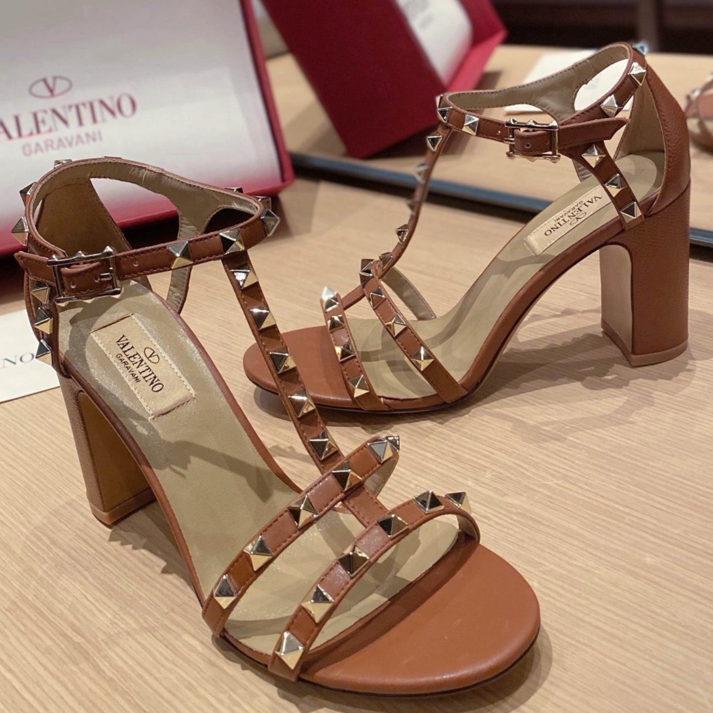 Sandália VLT Marrom Couro com detalhes Salto 8,5cm