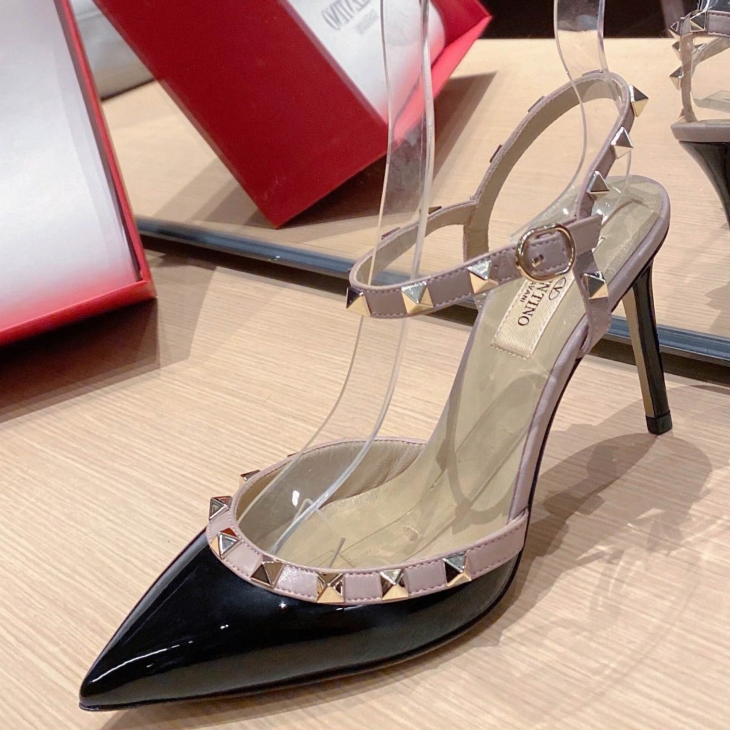 Scarpin VLT Preto Couro com detalhes Salto 9cm