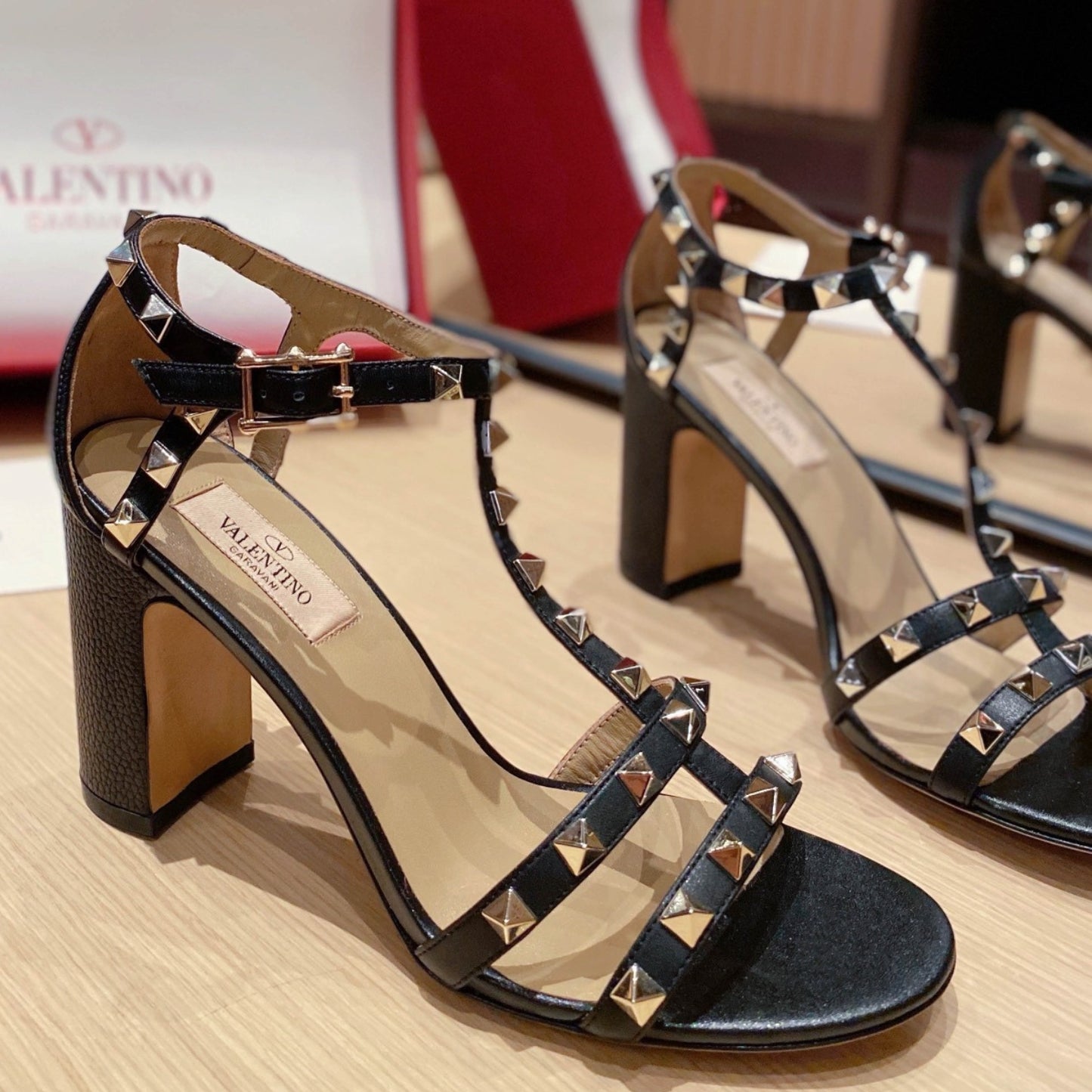 Sandália VLT Preto Couro com detalhes Salto 8,5cm