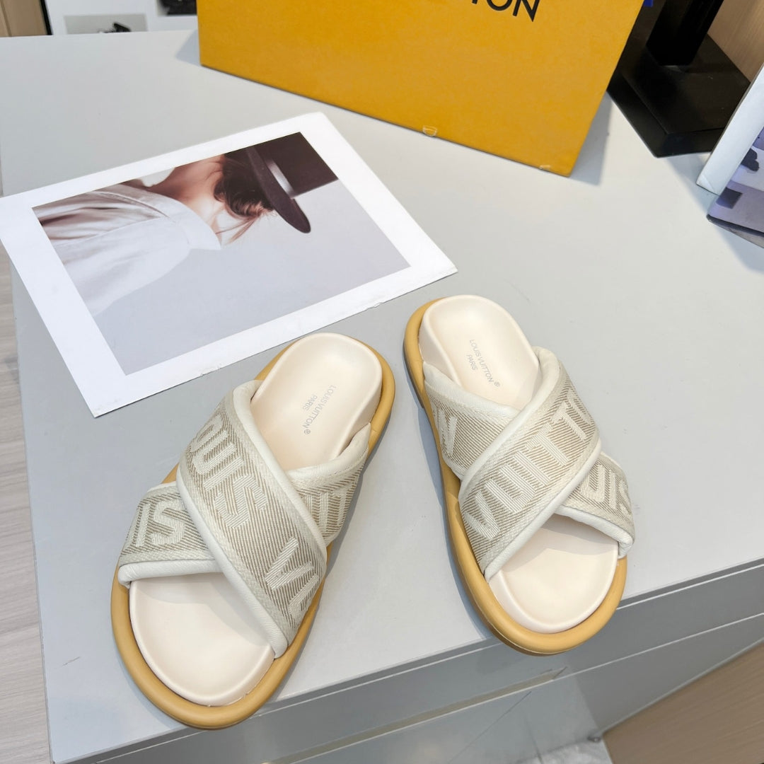 Sandália LV Off White Couro Slide