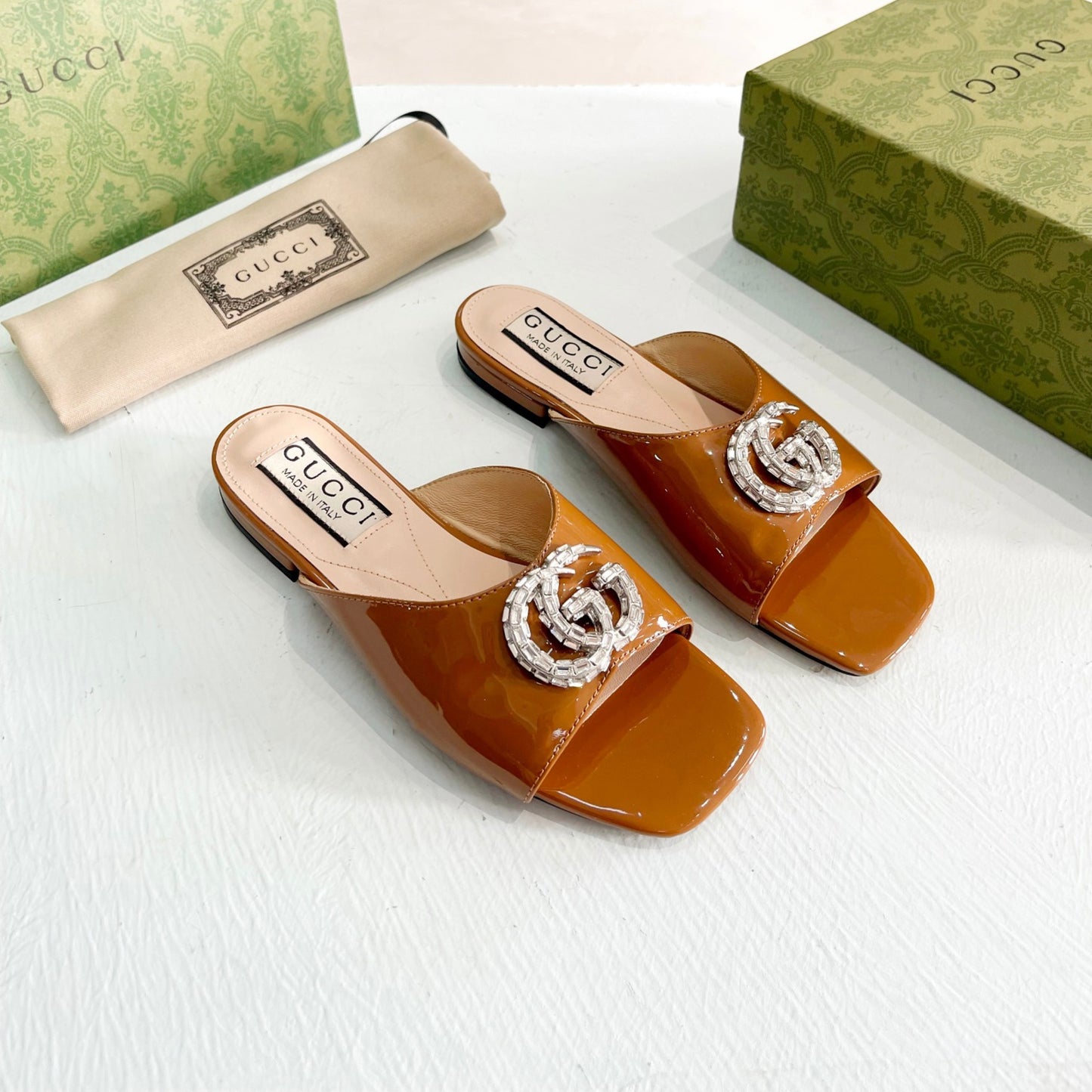 Sandália GG flat com Double GG Marrom