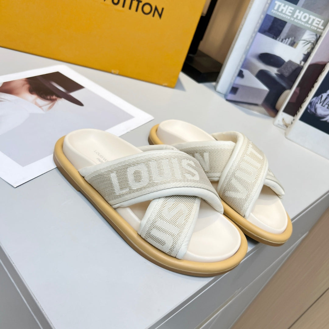 Sandália LV Off White Couro Slide