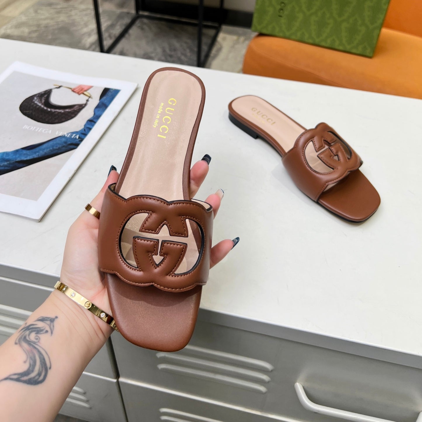 Sandália GG de couro com Interlocking GG Marrom