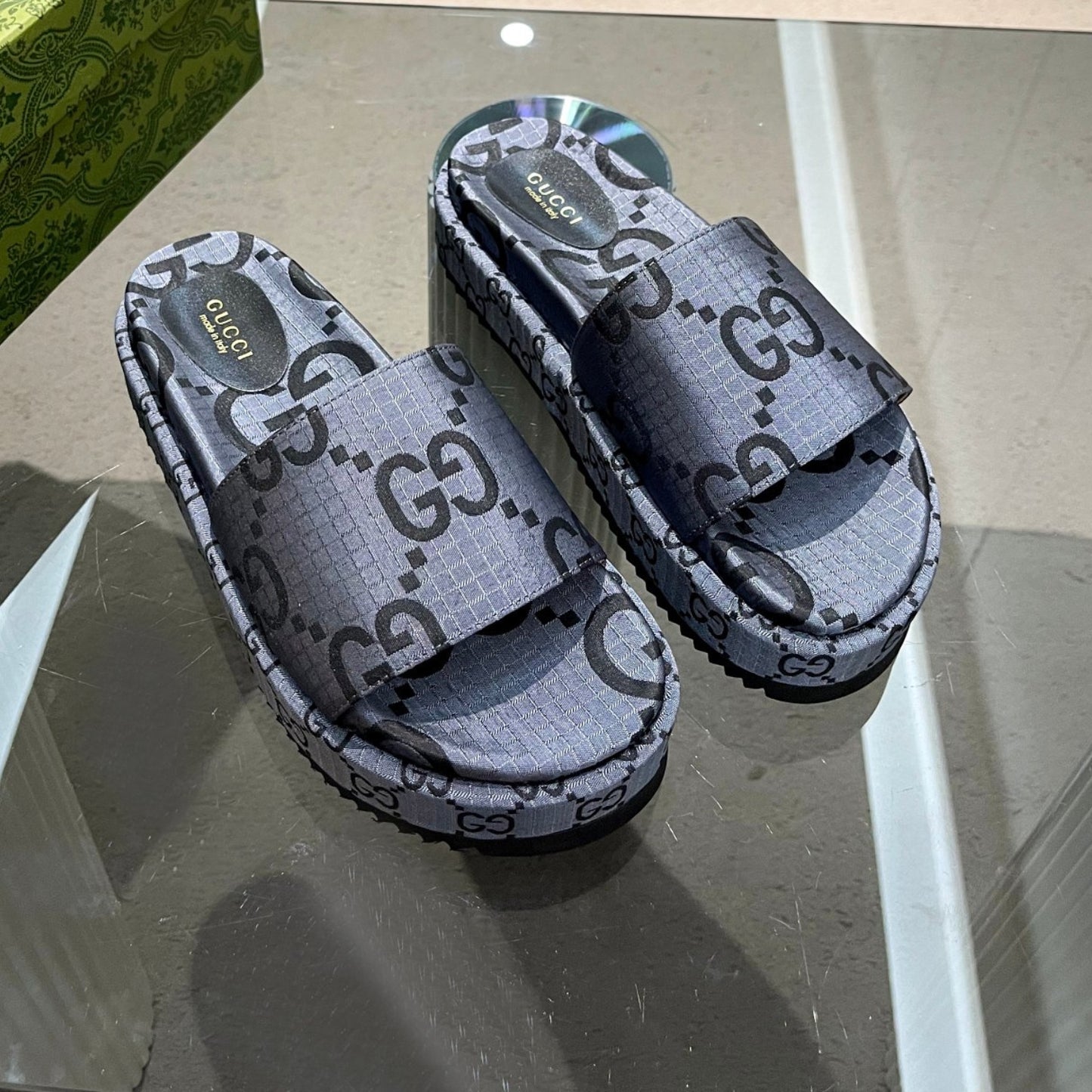 Sandália GG Plataforma Slider Cinza Com Estampa