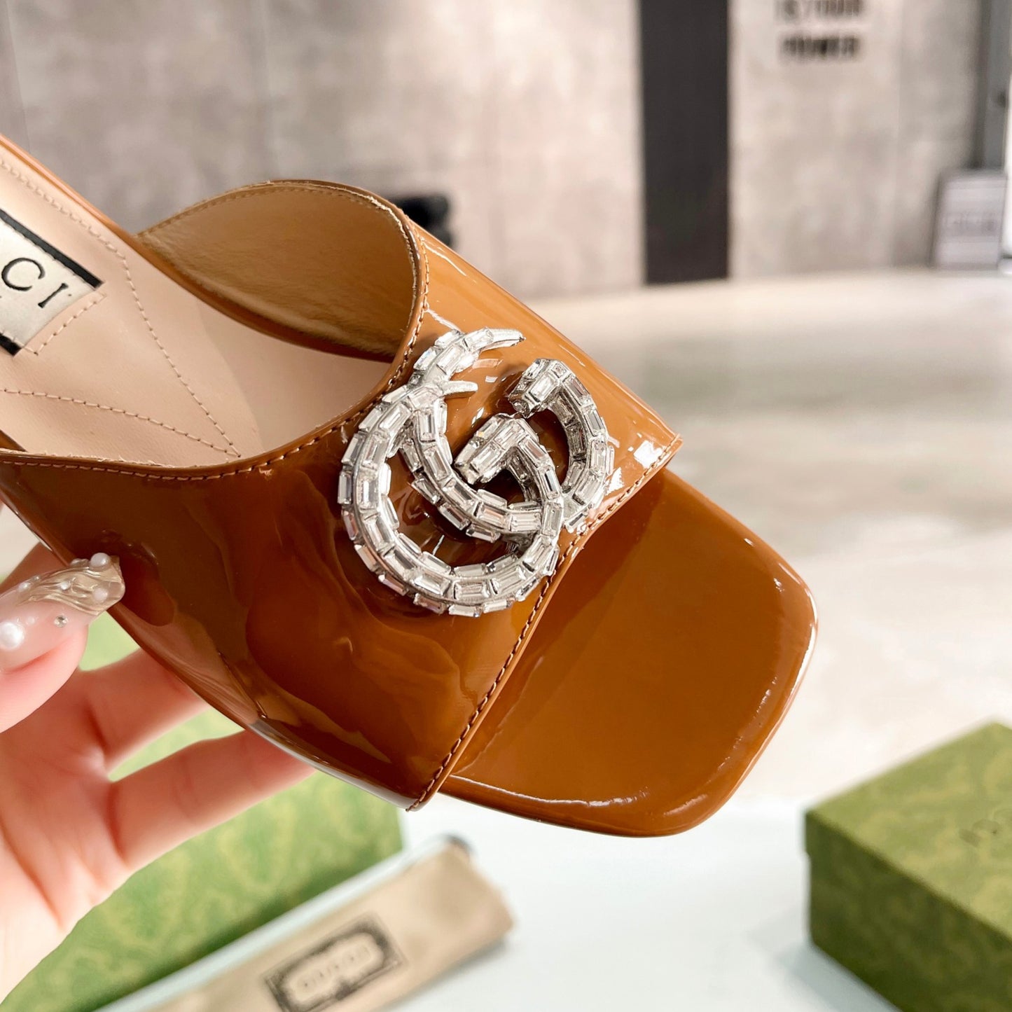 Sandália GG flat com Double GG Marrom