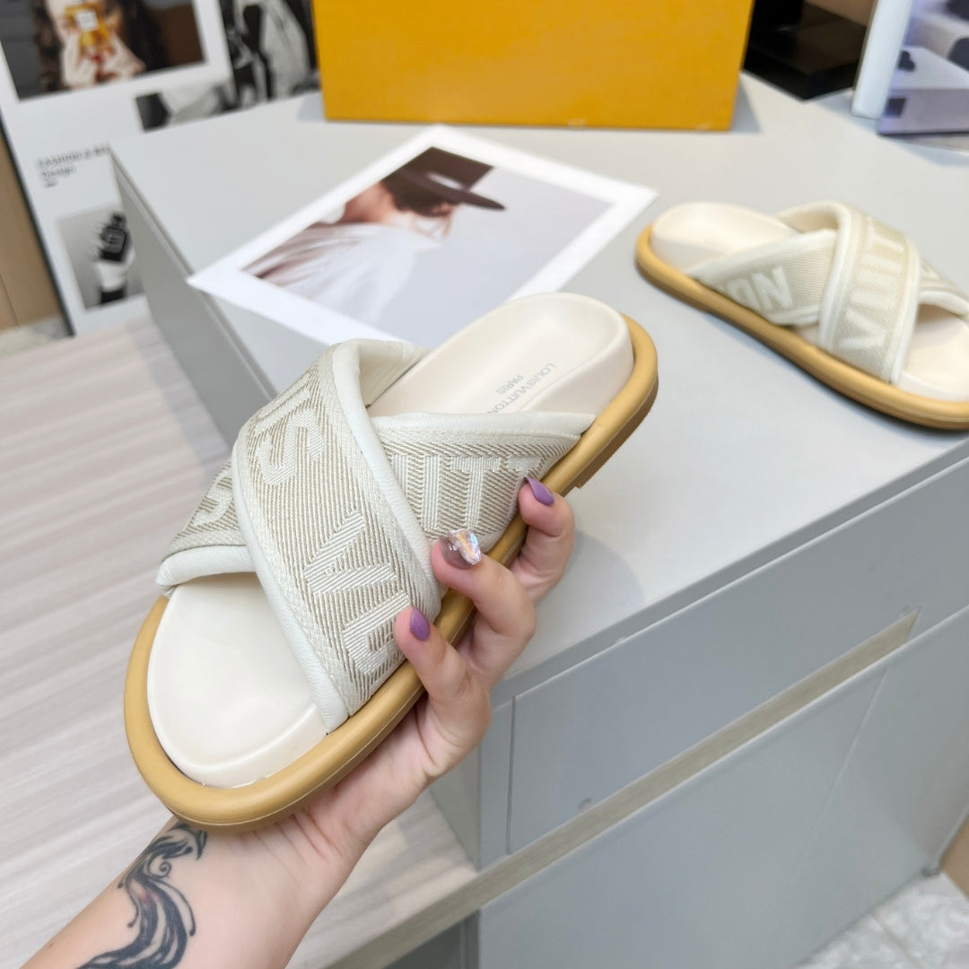 Sandália LV Off White Couro Slide