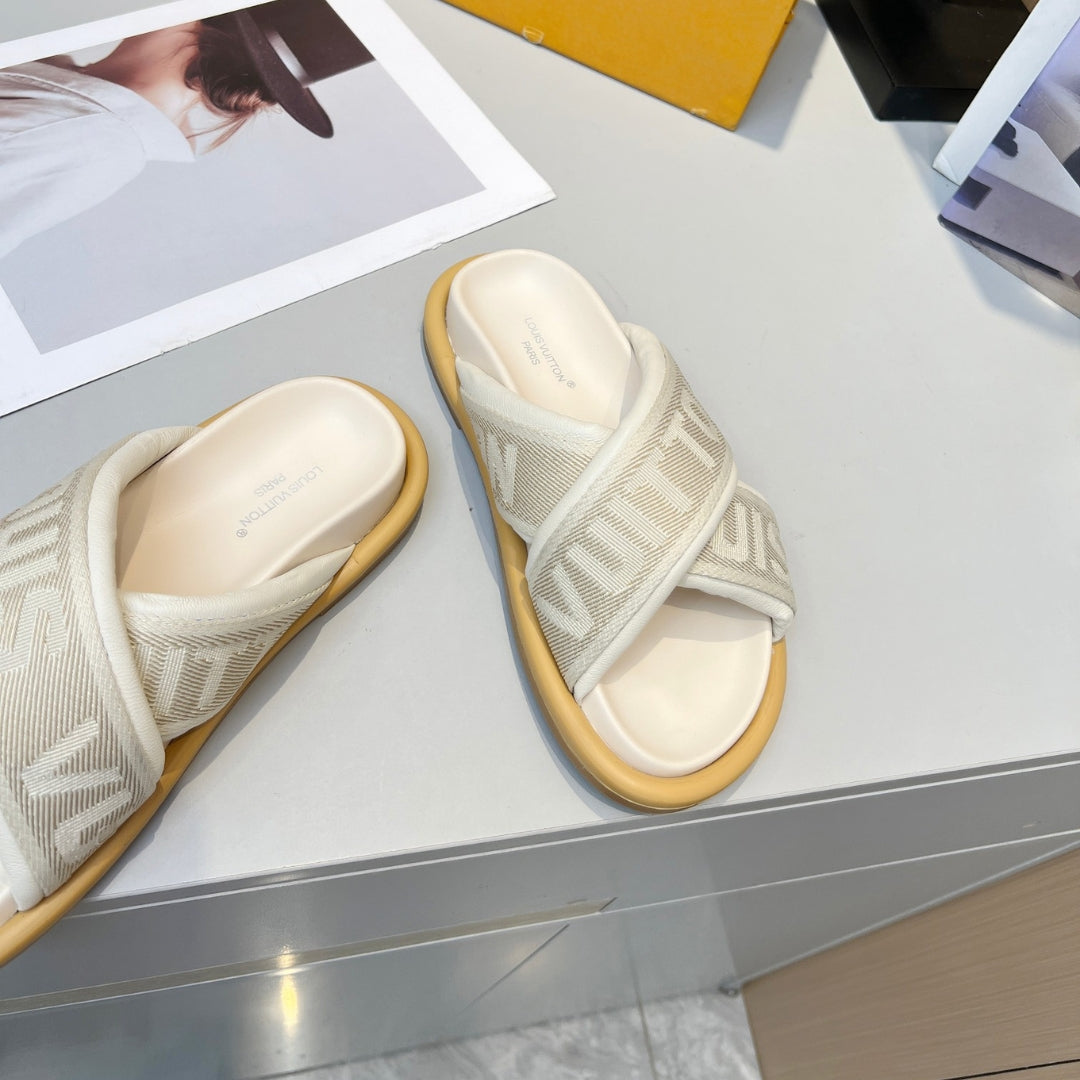 Sandália LV Off White Couro Slide
