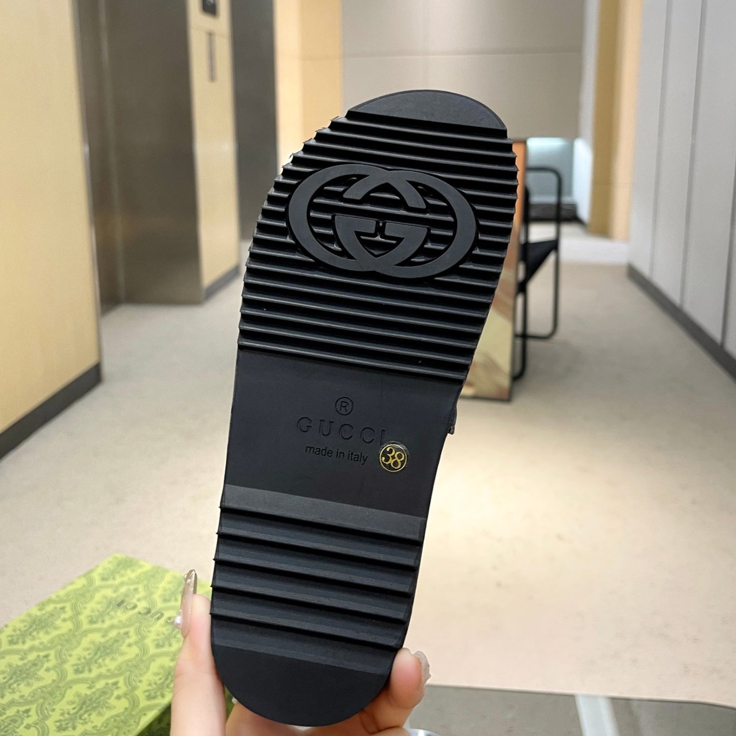 Sandália GG Plataforma Slider Cinza Com Estampa