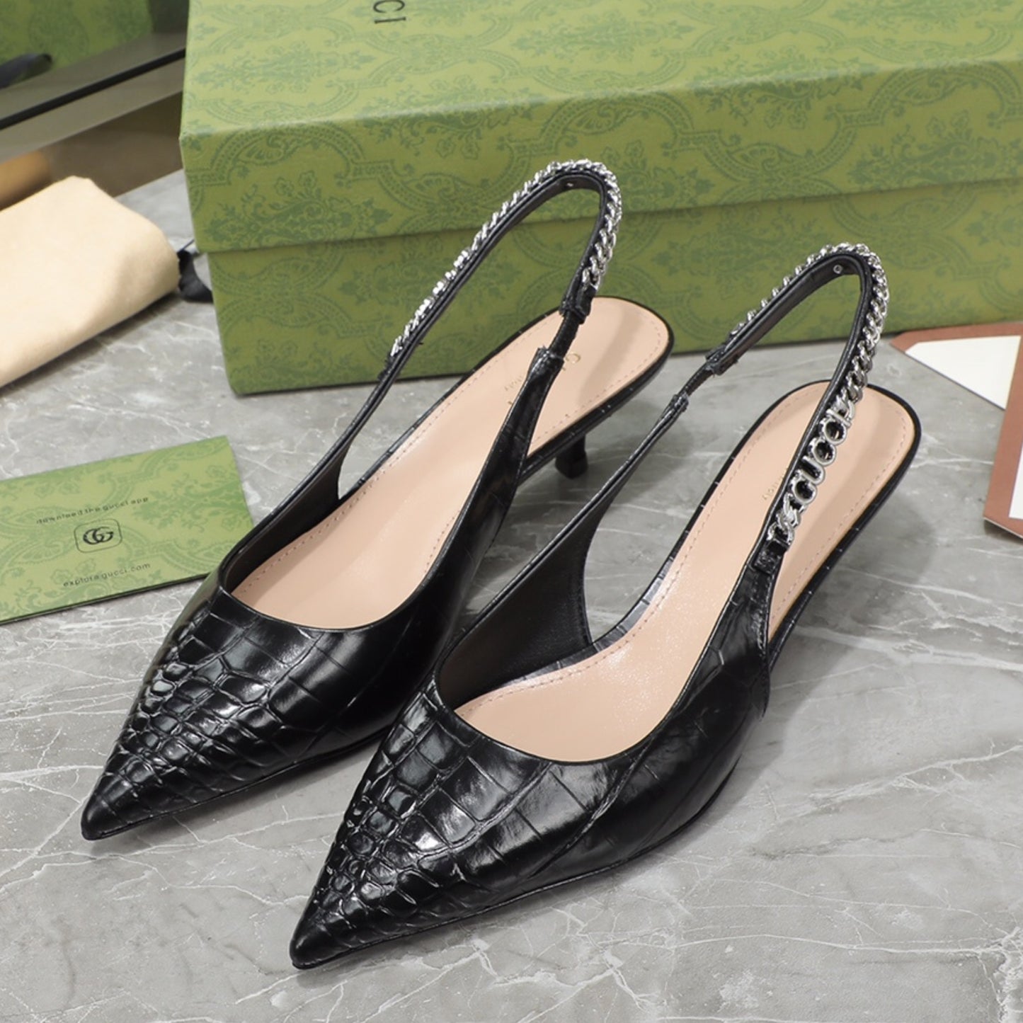 Scarpin GG Signoria Couro Preto com salto 45mm