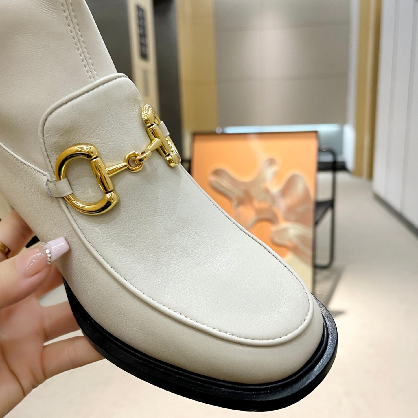 Bota GG com detalhe horsebit e salto 55mm branco