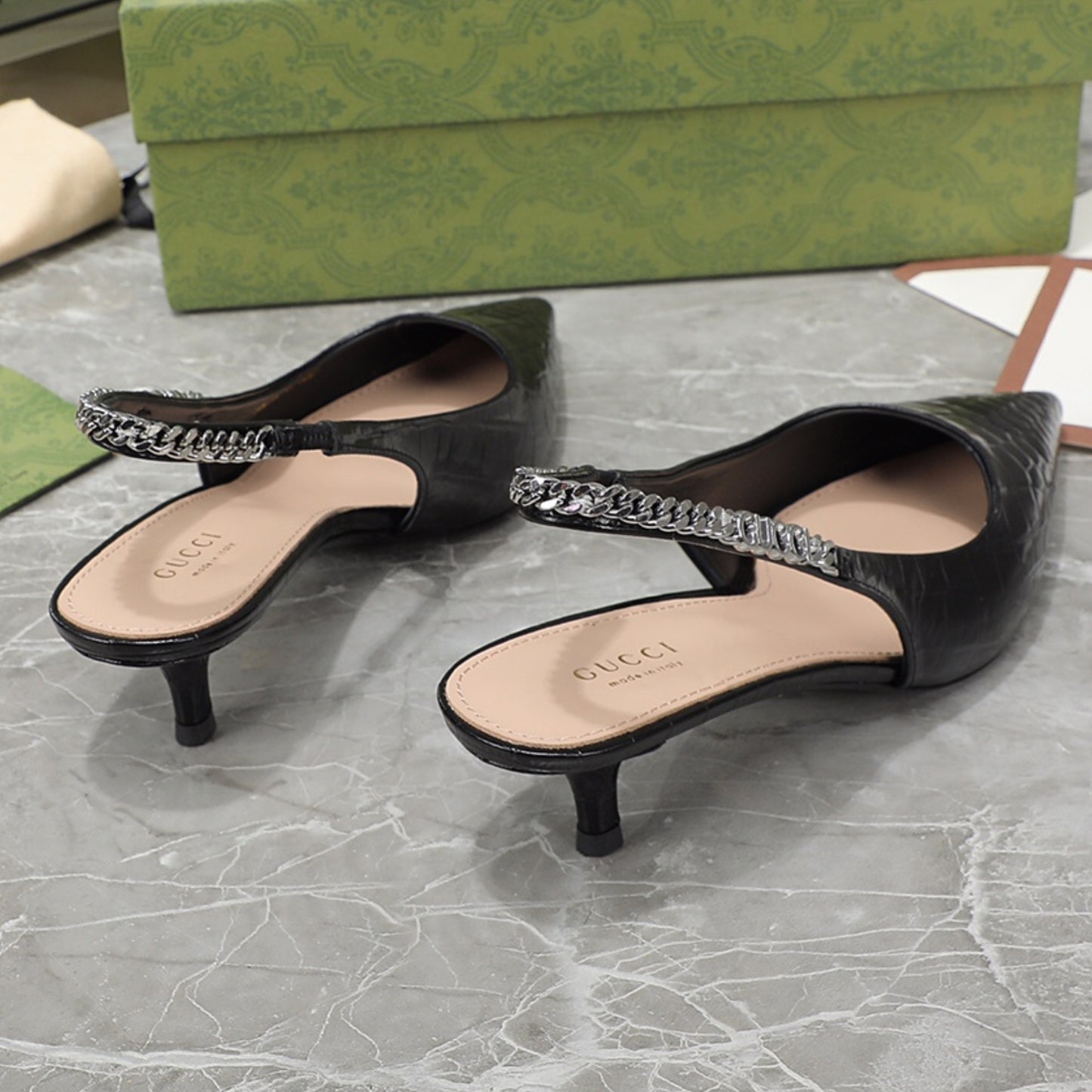 Scarpin GG Signoria Couro Preto com salto 45mm