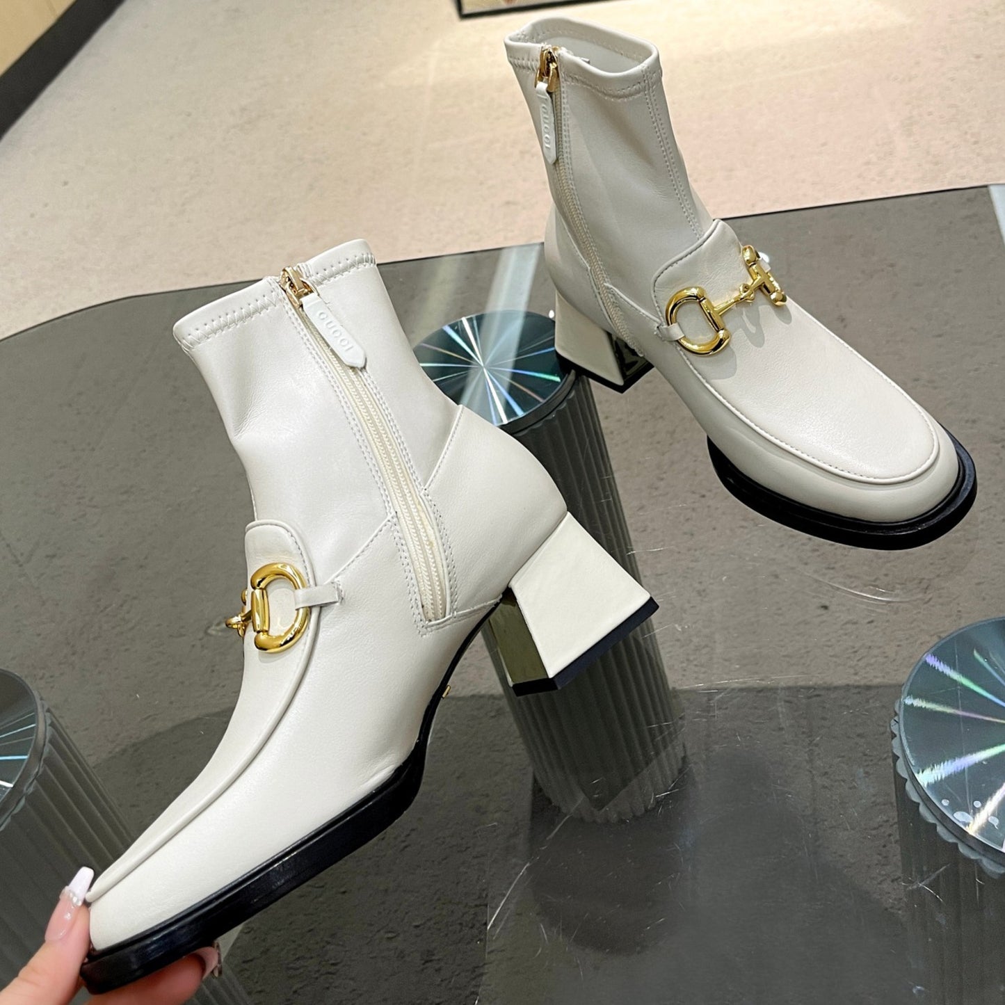 Bota GG com detalhe horsebit e salto 55mm branco